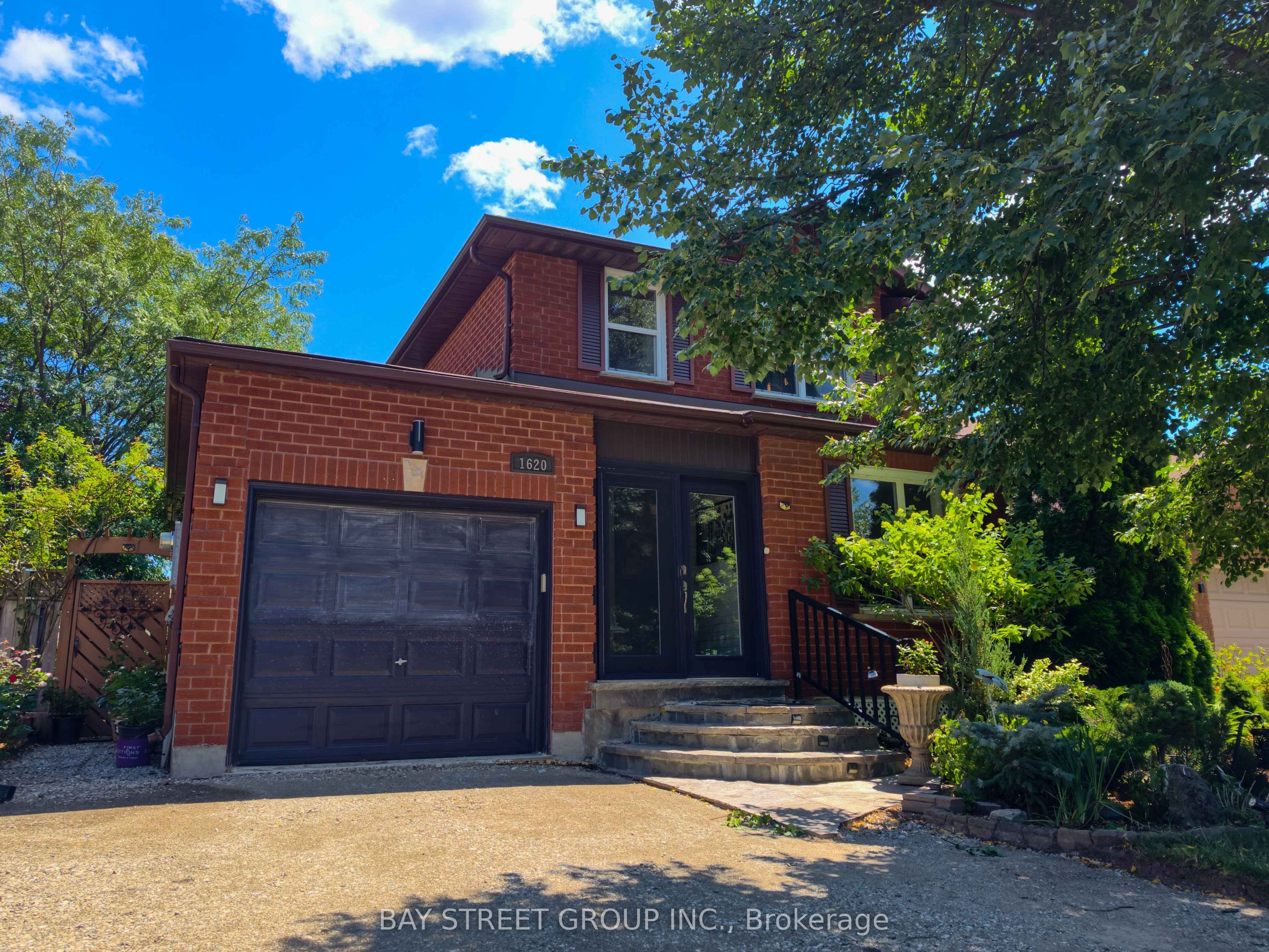 1620 Parish Lane, Oakville, ON L6M 3E2 photo 2