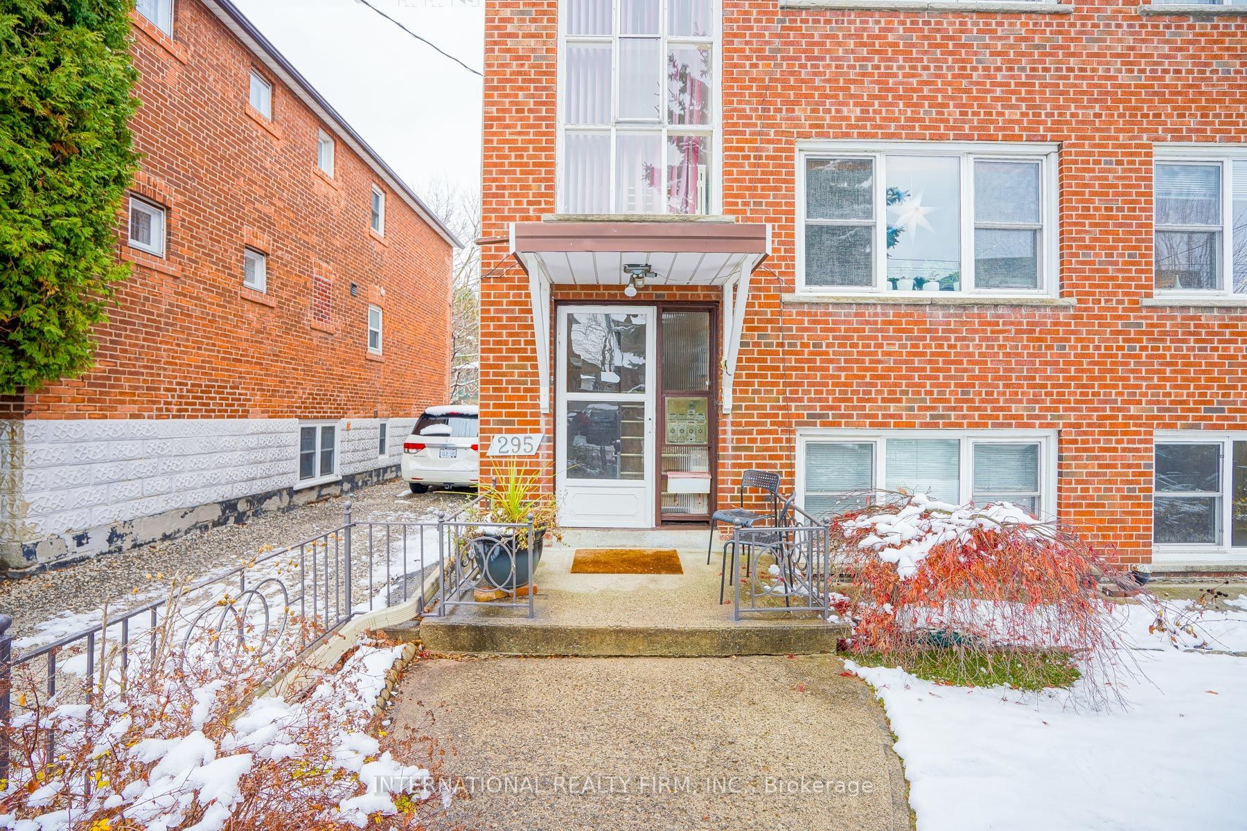 293 Indian Grove W 3, Toronto, ON M6P 2H6 photo 5