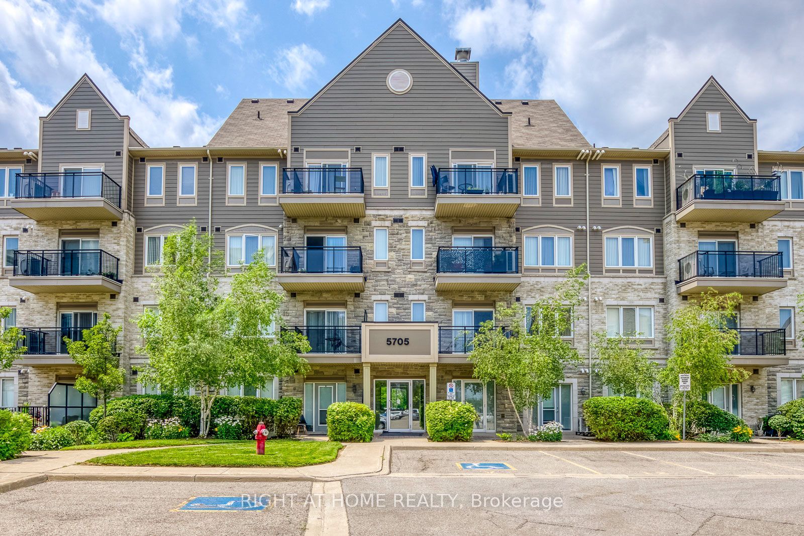 5705 Long Valley Road 411, Mississauga, ON L5M 0M3