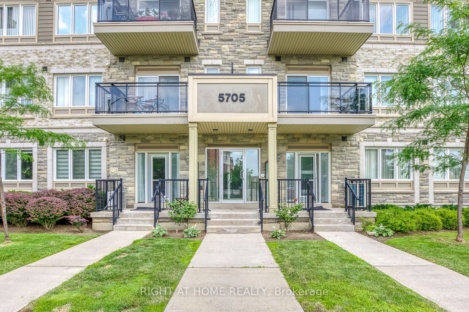 5705 Long Valley Road 411, Mississauga, ON L5M 0M3 photo 2