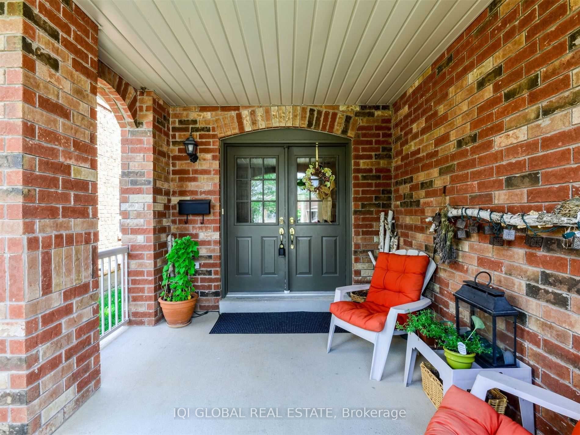 196 Featherstone Road N, Milton, ON L9T 6K3 photo 4