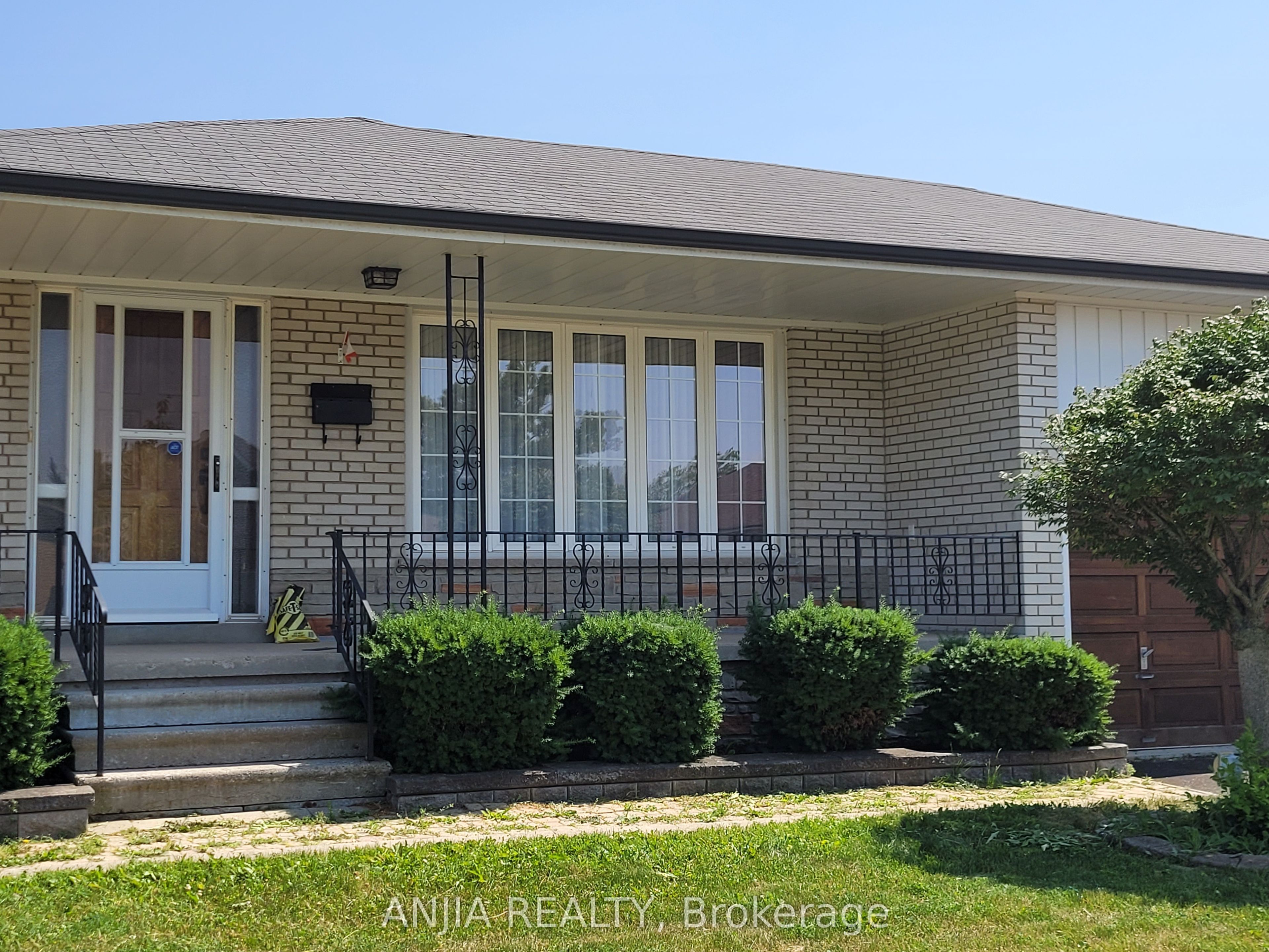 1299 Shamir Crescent Basement, Mississauga, ON L5C 1L2 photo 2