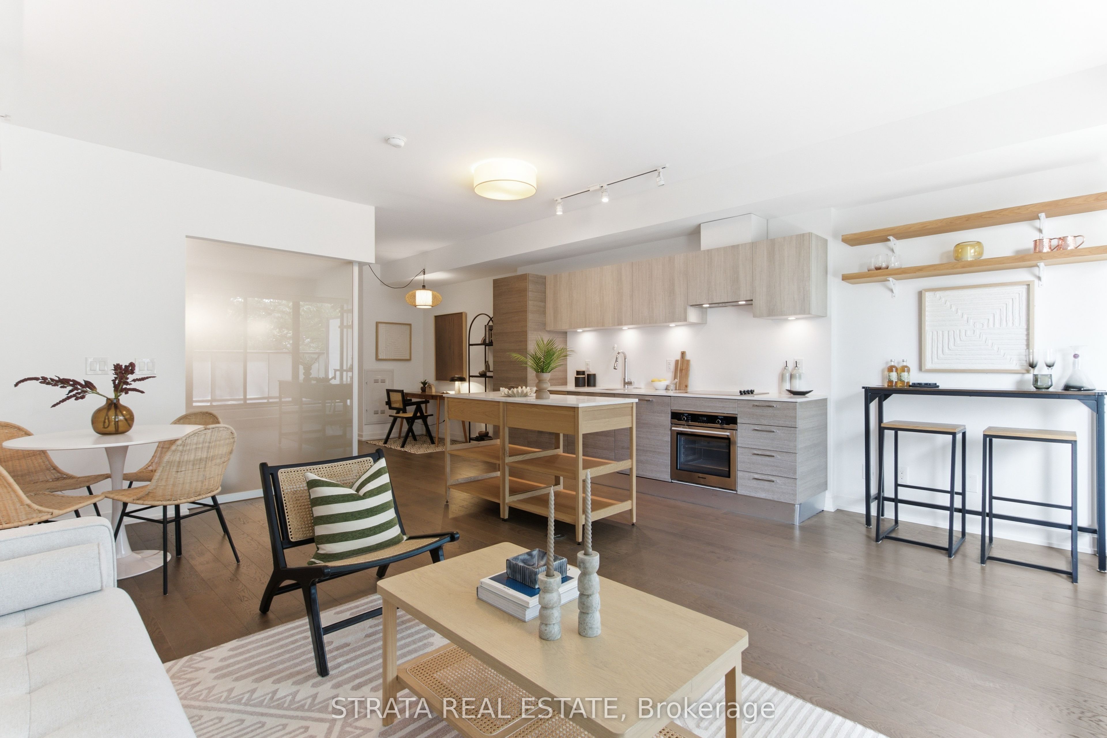 530 Indian Grove 302, Toronto, ON M6P 0B3 photo 3