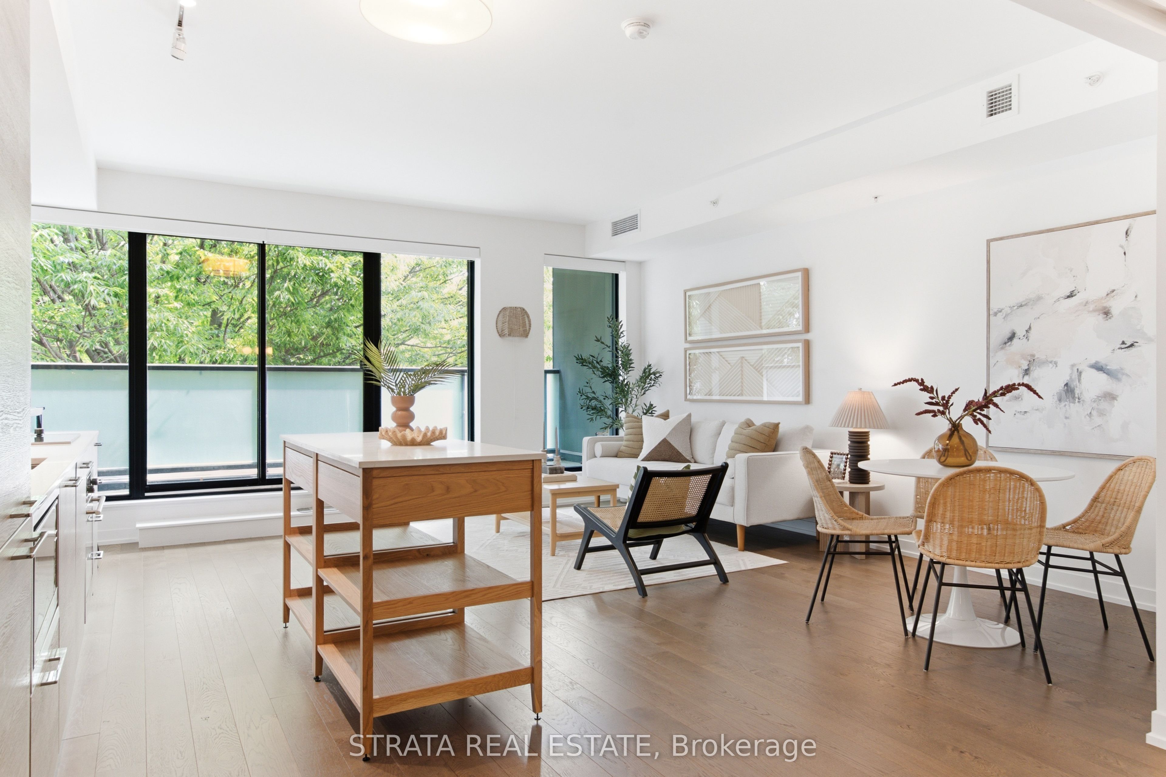 530 Indian Grove 302, Toronto, ON M6P 0B3 photo 4