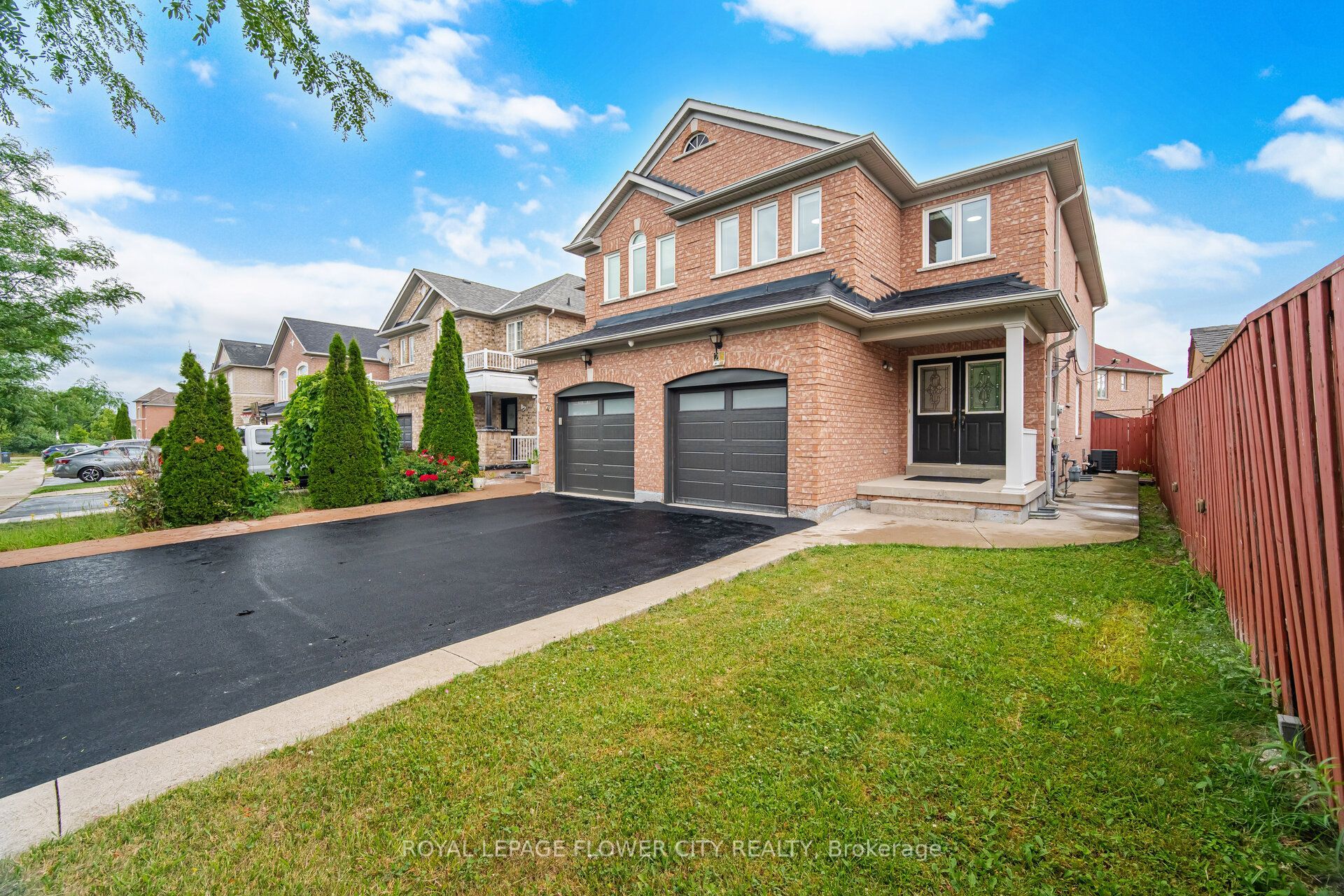 25 Skylar Circle, Brampton, ON L6P 0Z4 photo 2
