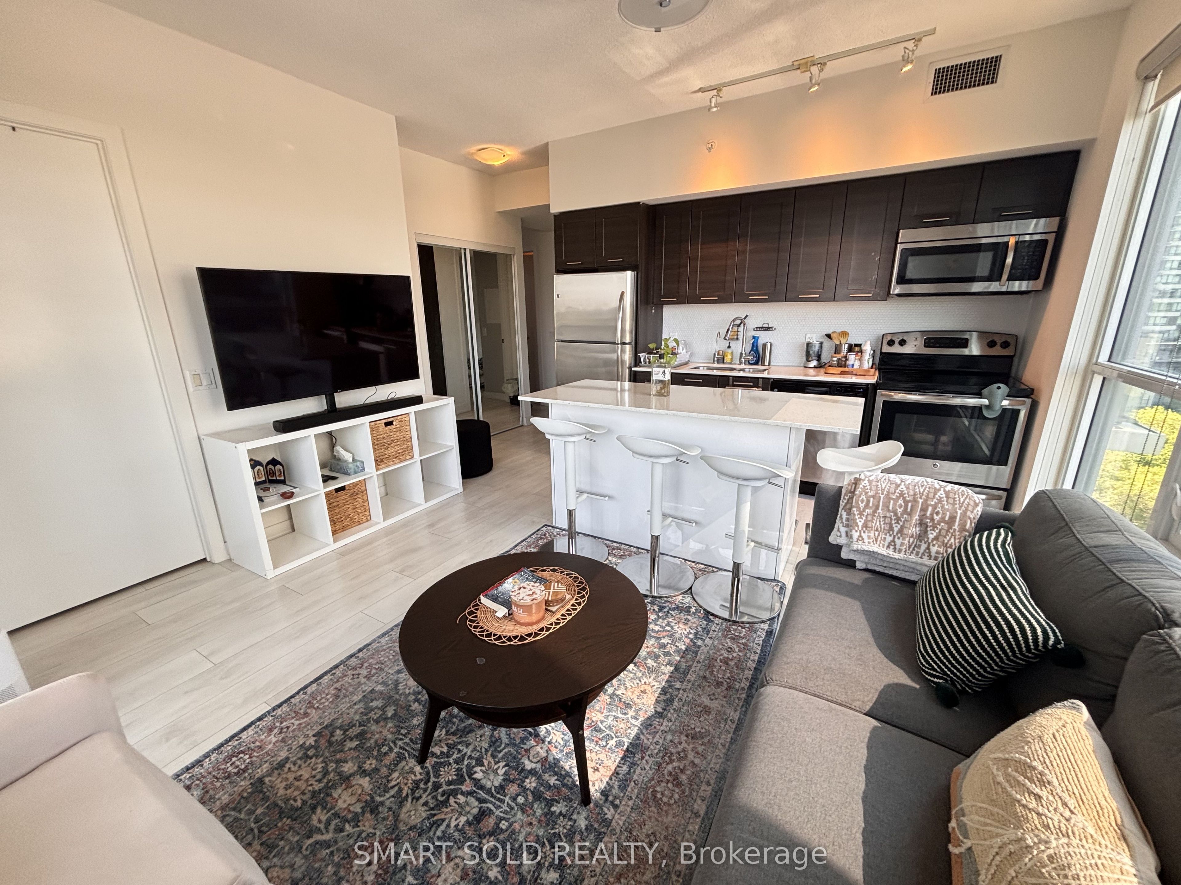 2212 Lake Shore Boulevard W 908, Toronto, ON M8V 0C2 photo 2