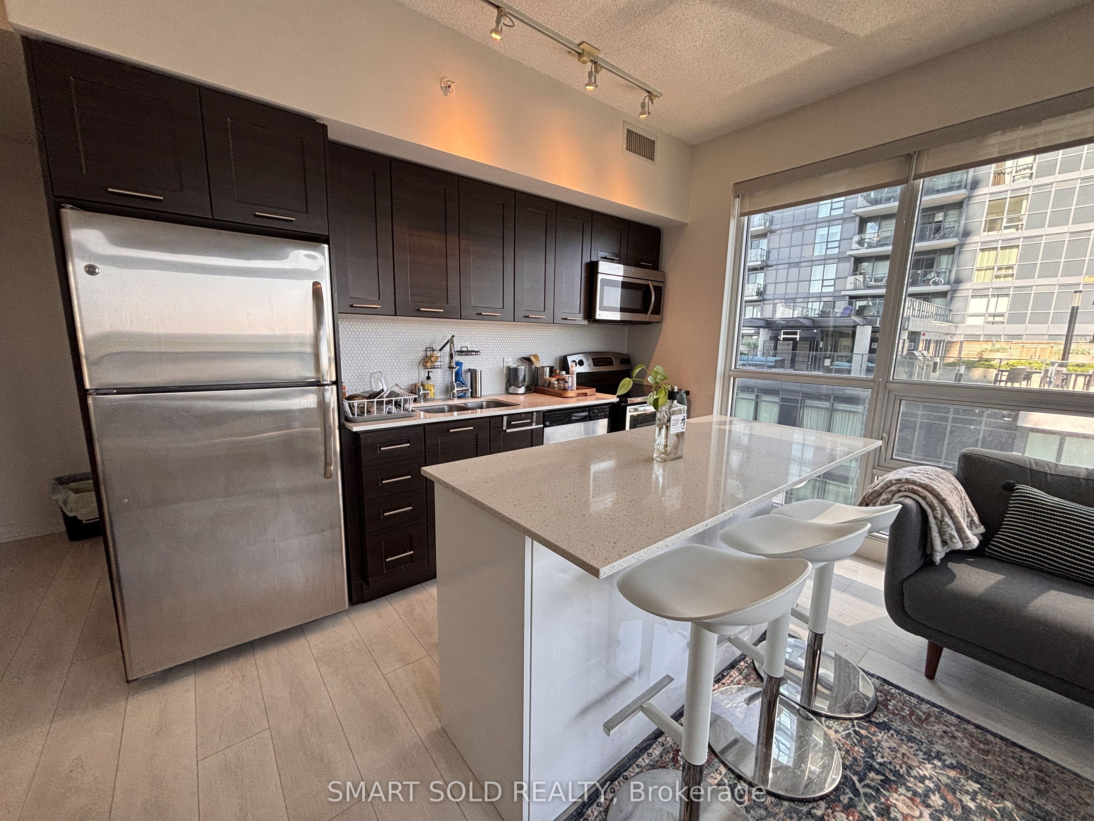 2212 Lake Shore Boulevard W 908, Toronto, ON M8V 0C2 photo 5