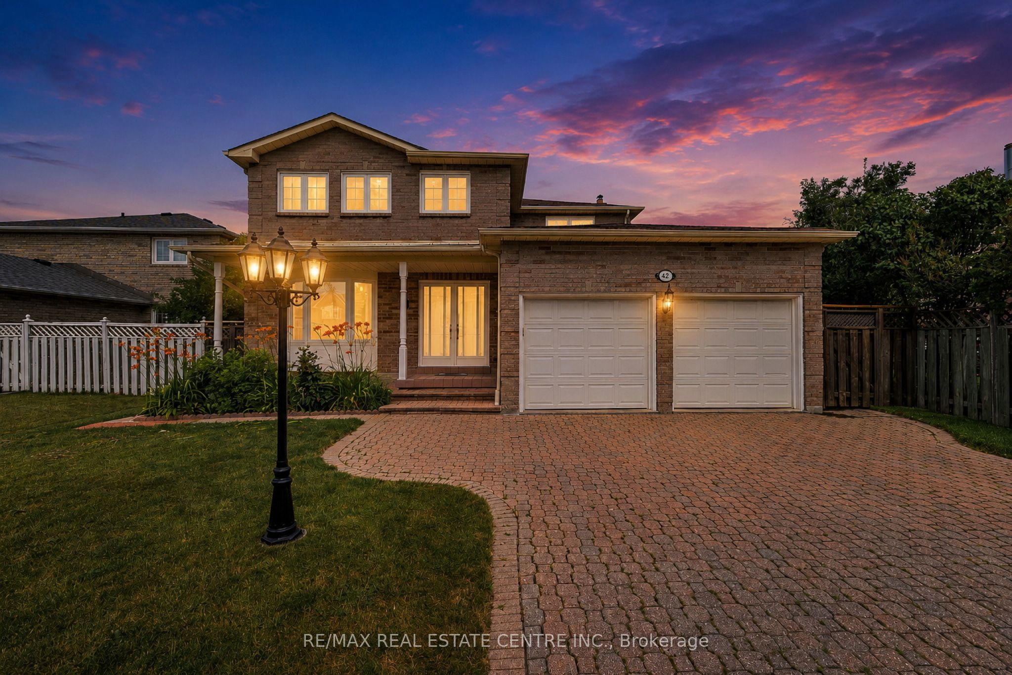 42 Lafleur Court, Brampton, ON L6Y 3L7 photo 2