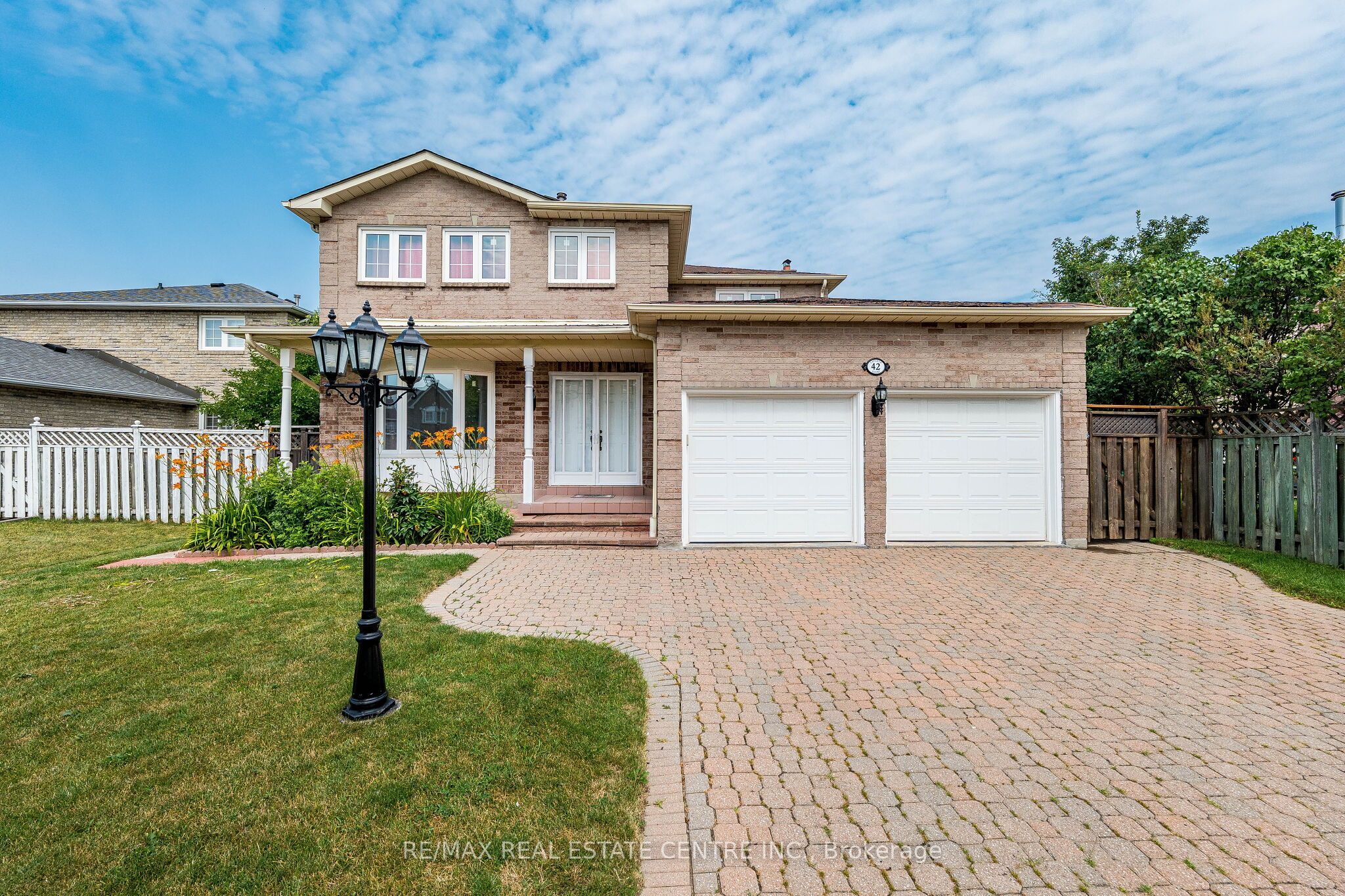 42 Lafleur Court, Brampton, ON L6Y 3L7 photo 3