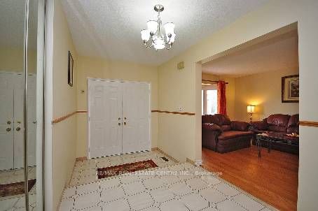 42 Lafleur Court, Brampton, ON L6Y 3L7 photo 4
