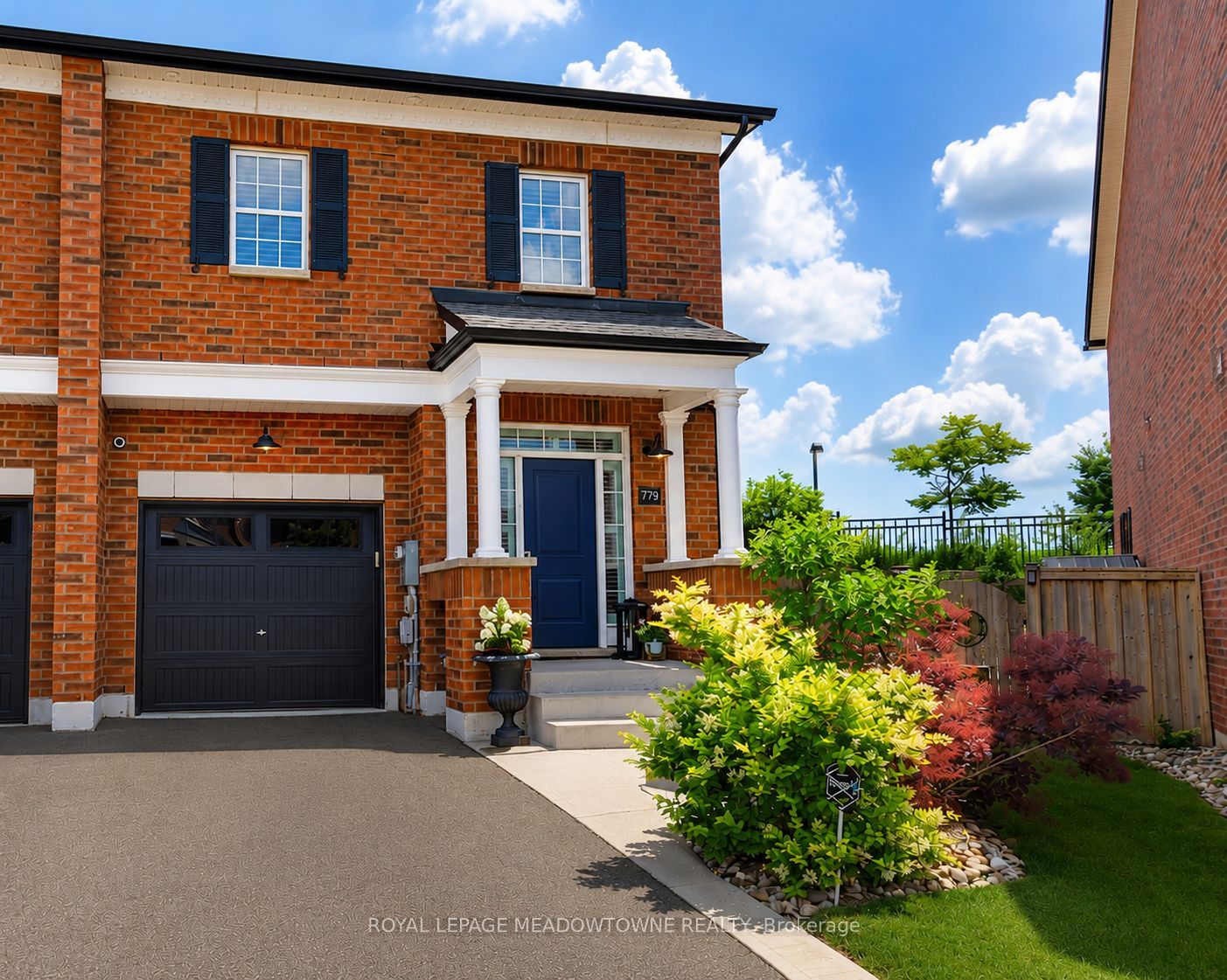 779 Banks Crescent, Milton, ON L9T 9A3 photo 2