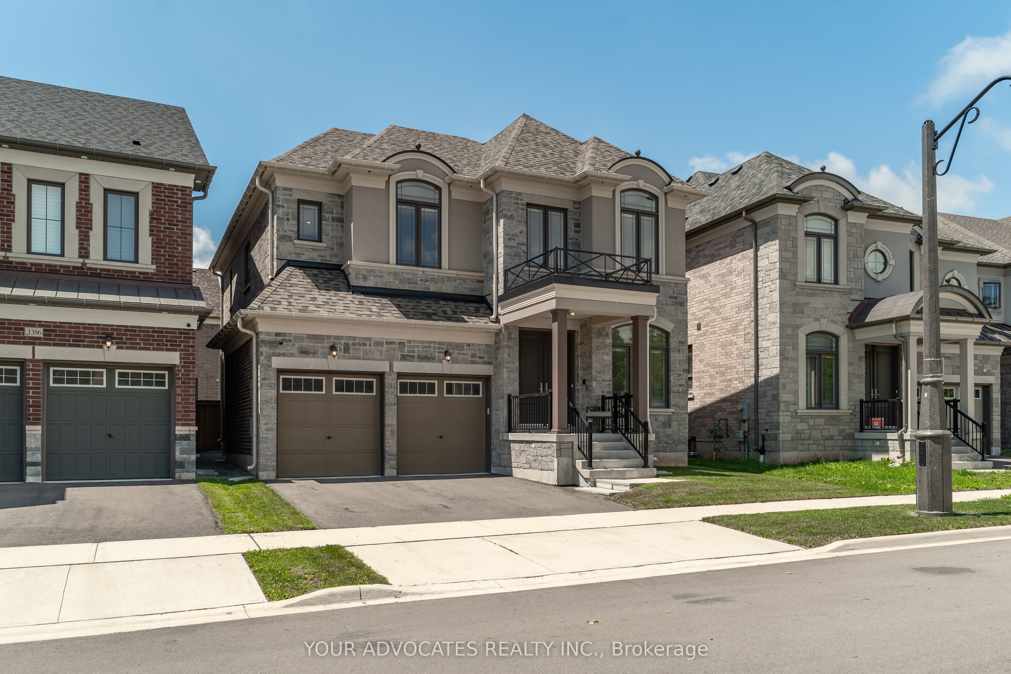1390 Queens Plate Road, Oakville, ON L6M 5L4 photo 2