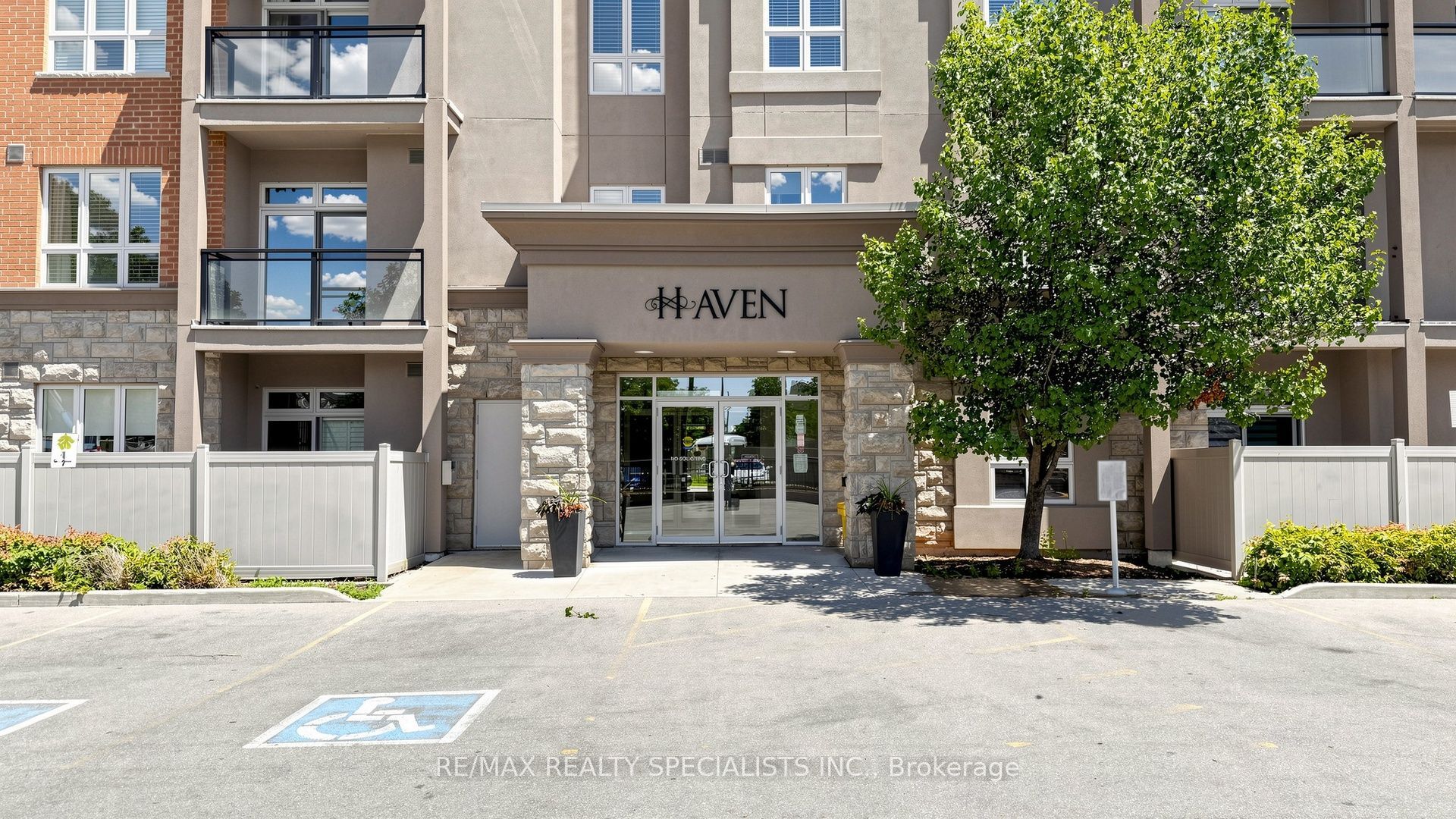 5317 Upper Middle Road 408, Burlington, ON L7L 0G8