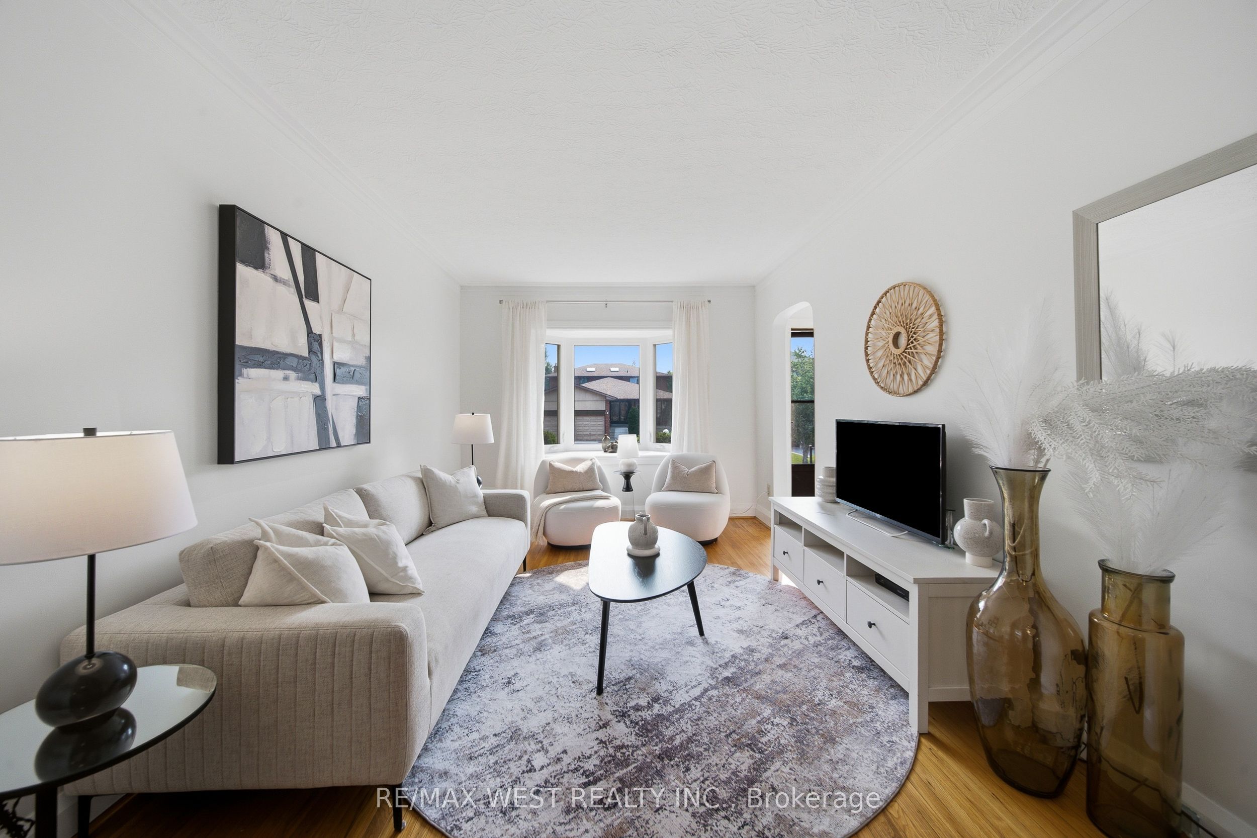 28 Aldgate Avenue, Toronto, ON M8Y 3L6 photo 4