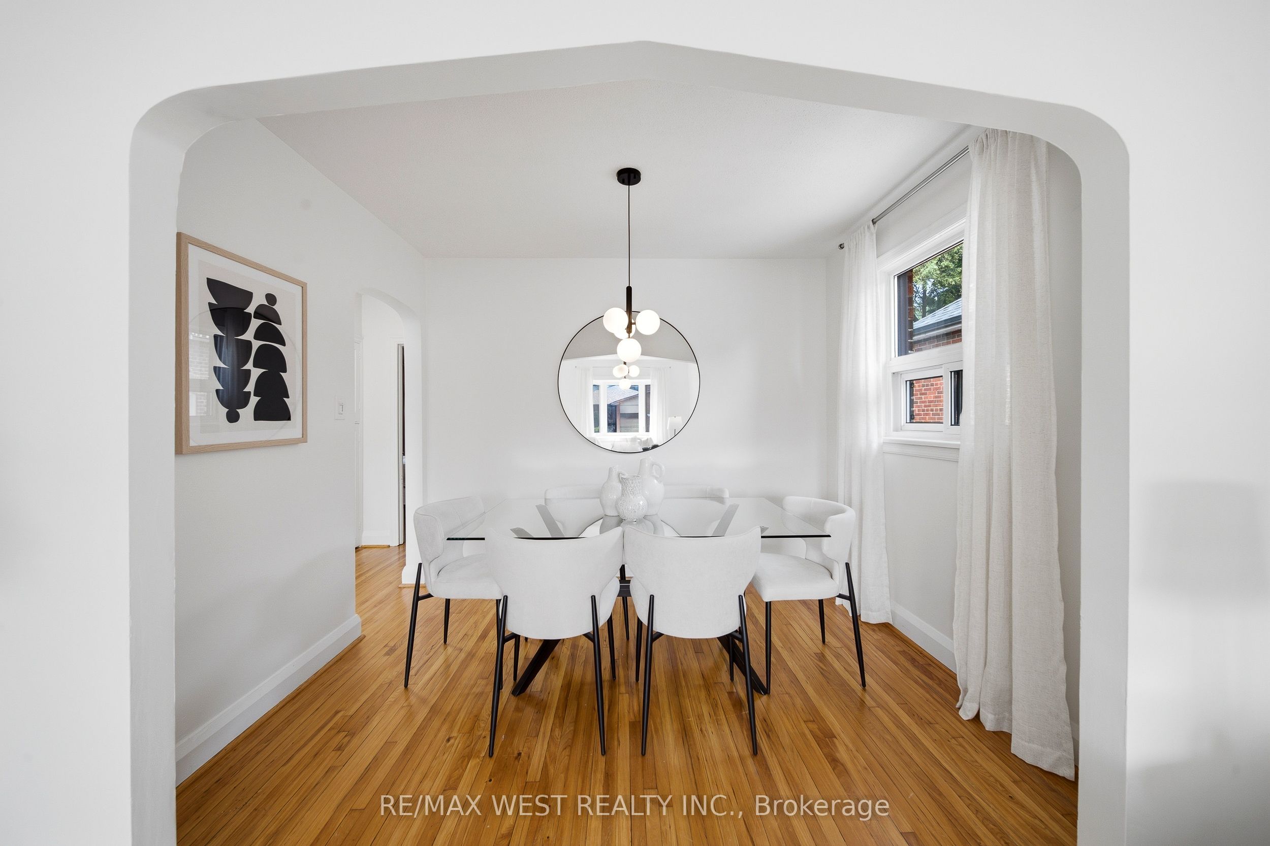 28 Aldgate Avenue, Toronto, ON M8Y 3L6 photo 5
