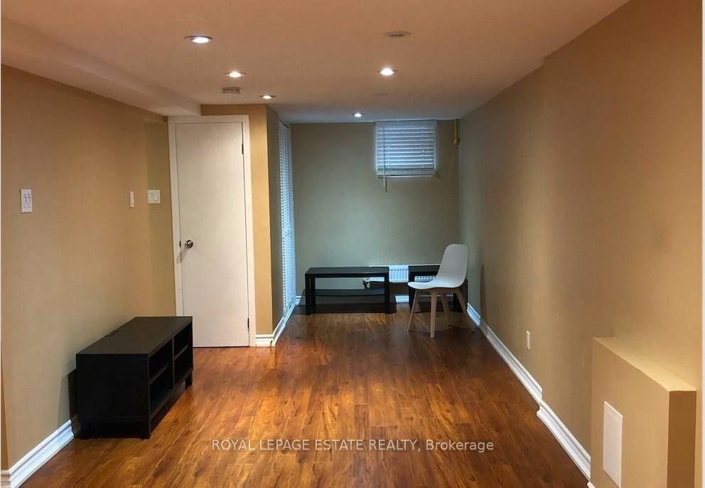 120 Grenadier Road Lower, Toronto, ON M6R 1R4 photo 3