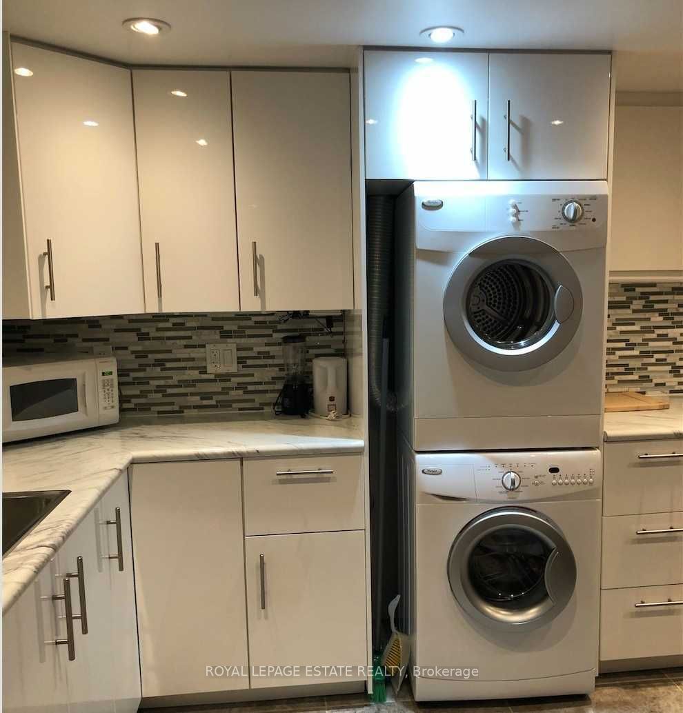 120 Grenadier Road Lower, Toronto, ON M6R 1R4 photo 5