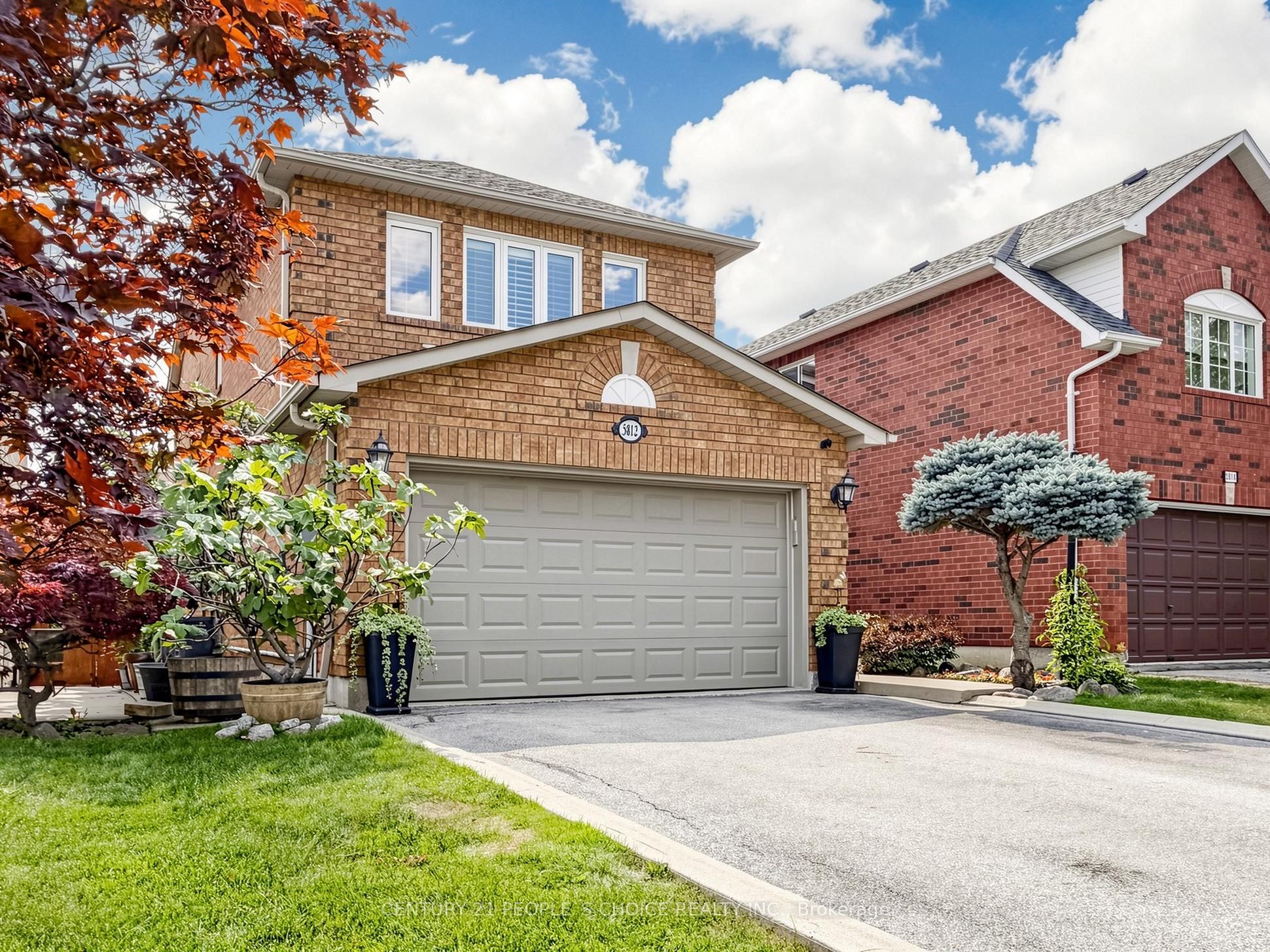 5812 Sidmouth Street, Mississauga, ON L5V 2K3 photo 3