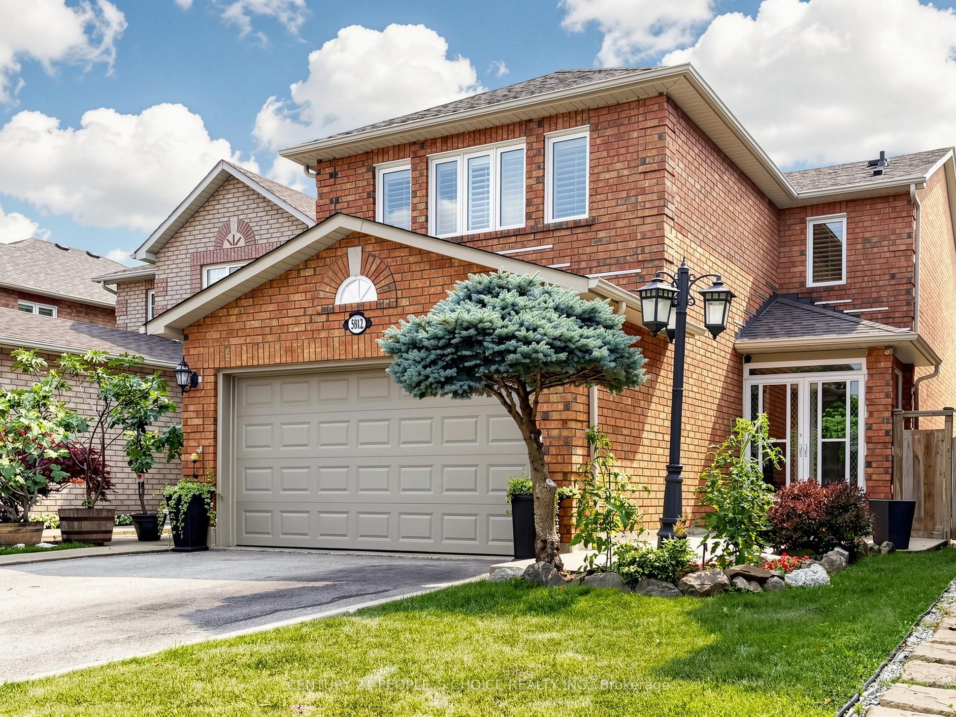 5812 Sidmouth Street, Mississauga, ON L5V 2K3 photo 5