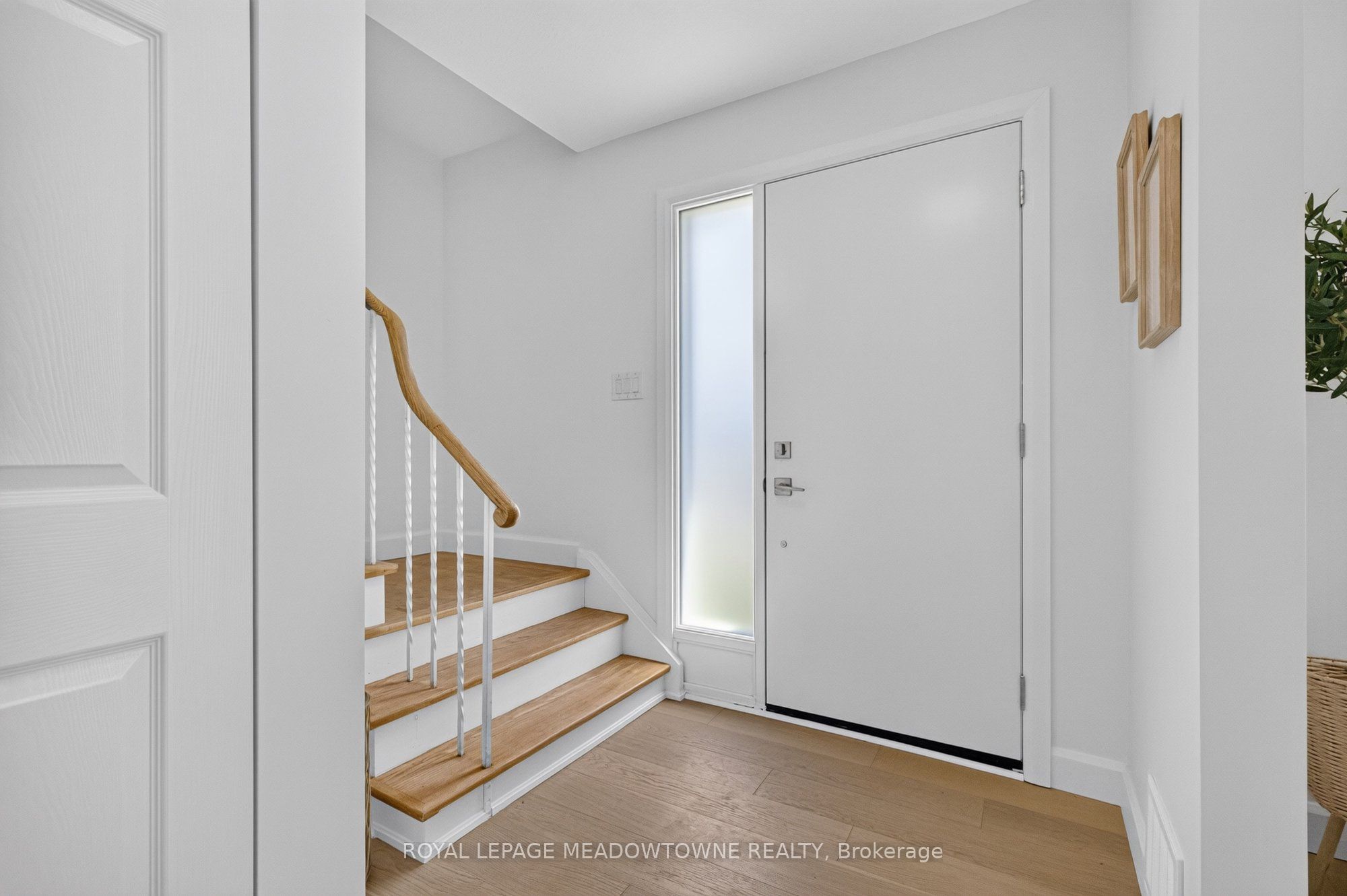 377 Delrex Boulevard, Halton Hills, ON L7G 4H6 photo 5