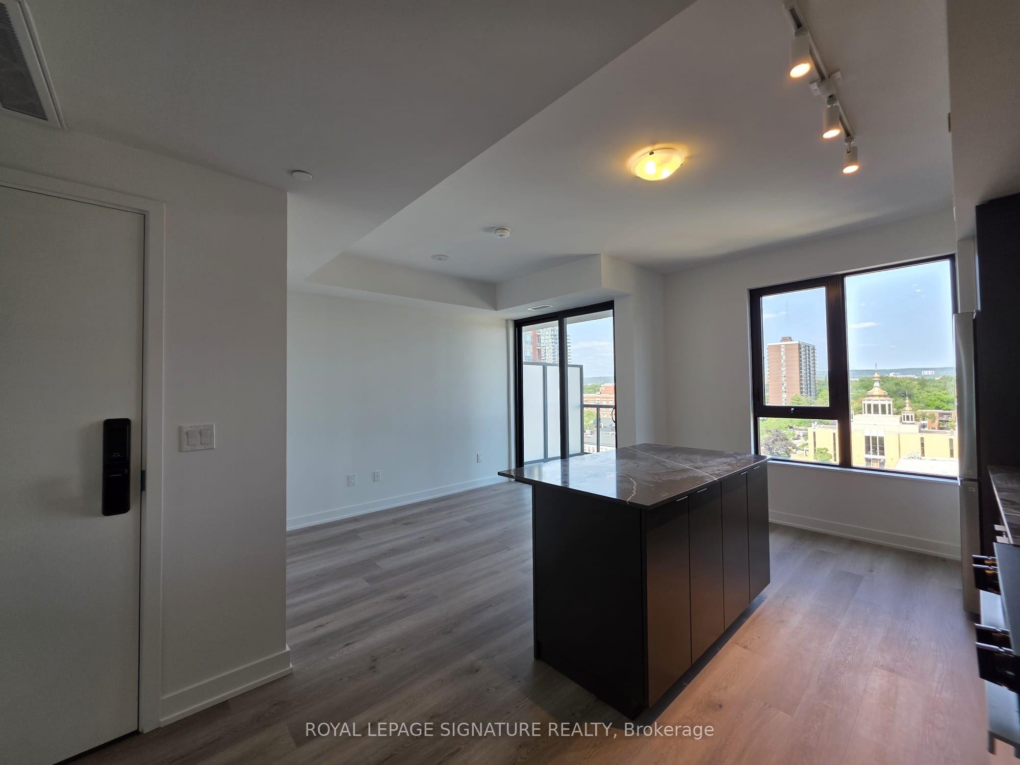 2075 Lakeshore Road 602, Burlington, ON L7R 0H3 photo 2