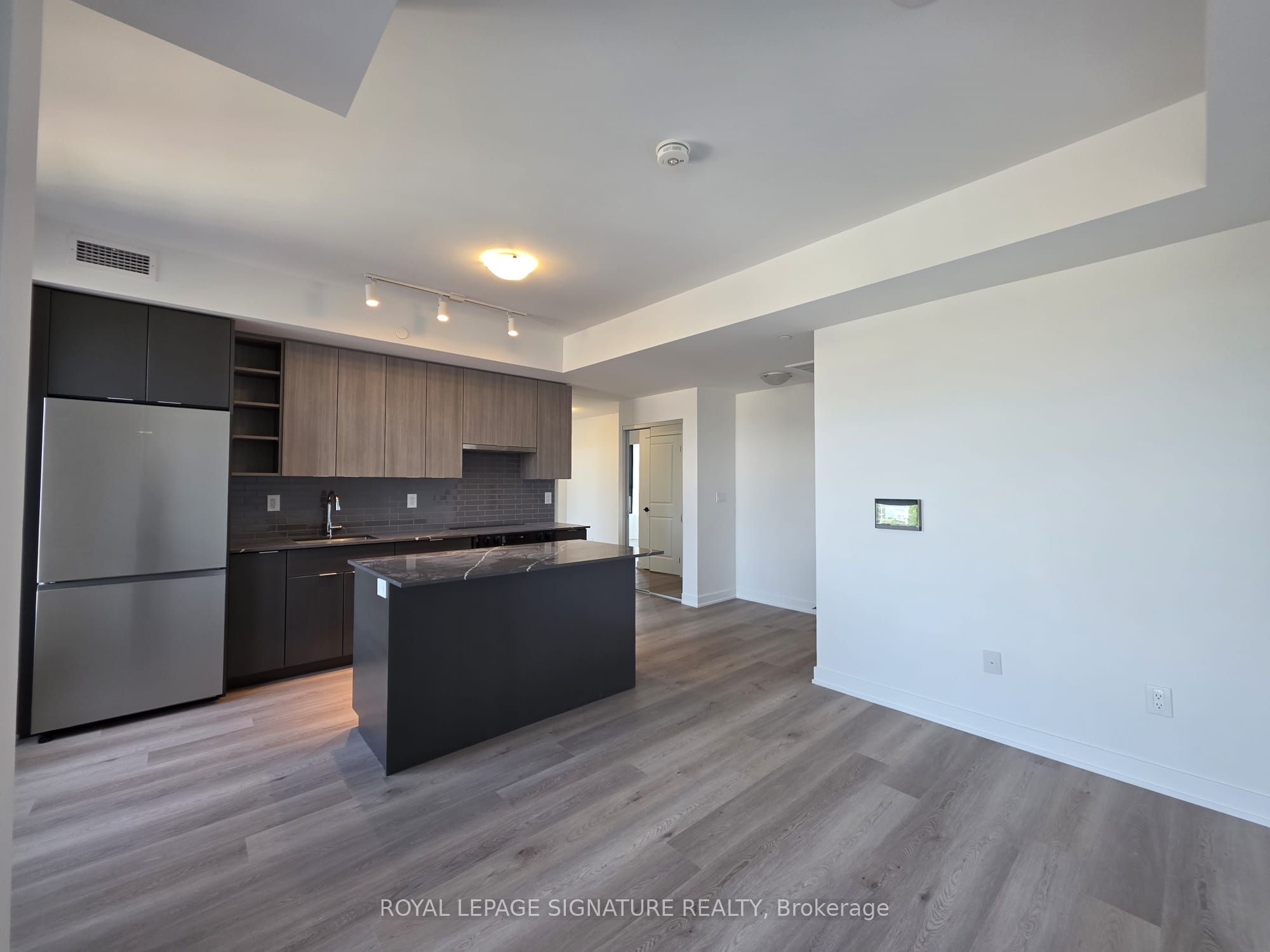 2075 Lakeshore Road 602, Burlington, ON L7R 0H3 photo 3