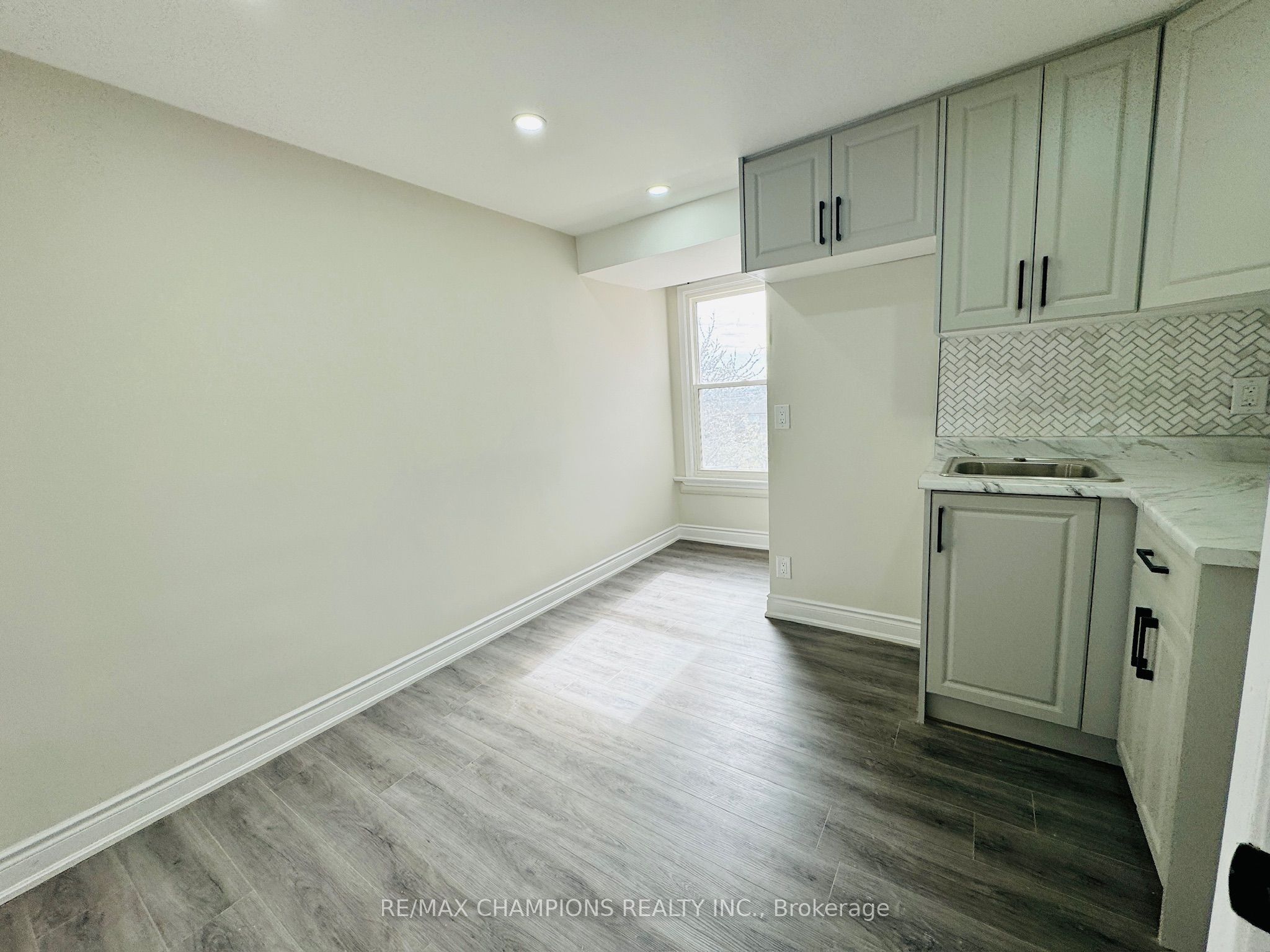 196 Caledonia Road 2nd Flr, Toronto, ON M6E 4S7