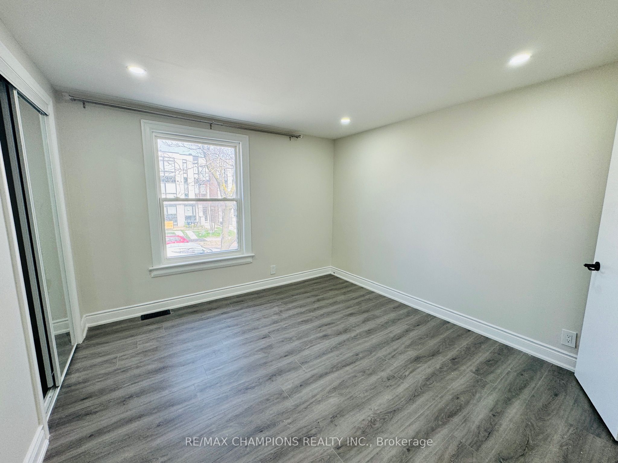 196 Caledonia Road 2nd Flr, Toronto, ON M6E 4S7 photo 5