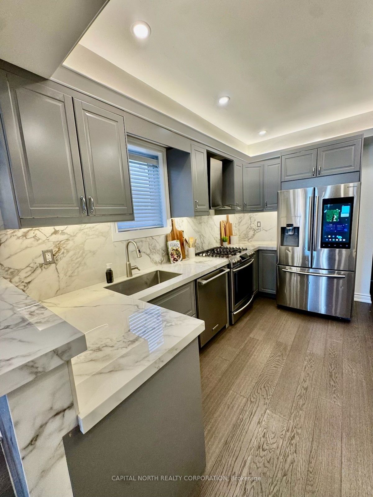 219 McRoberts Avenue, Toronto, ON M6E 4P3 photo 5