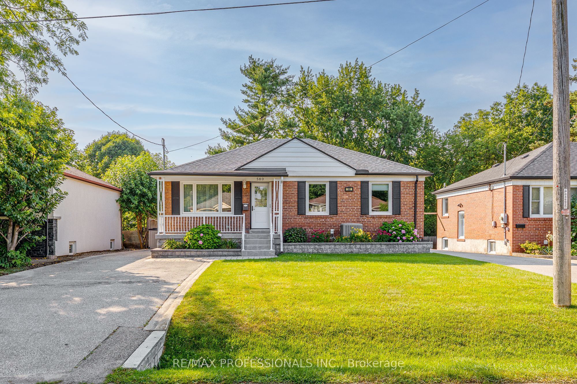 580 Exbury Crescent, Mississauga, ON L5G 2P4 photo 2