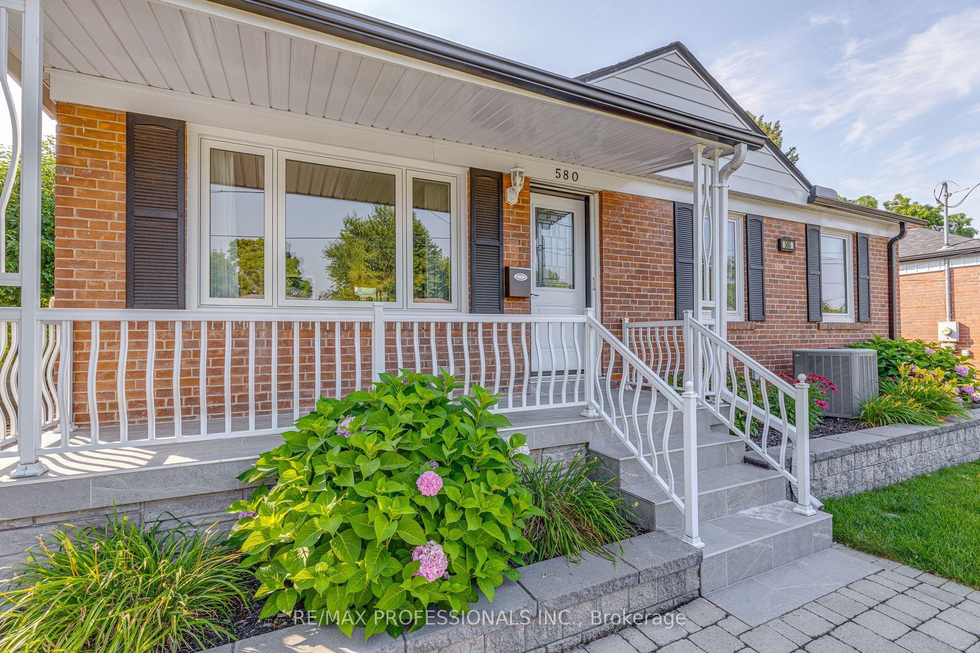 580 Exbury Crescent, Mississauga, ON L5G 2P4 photo 3