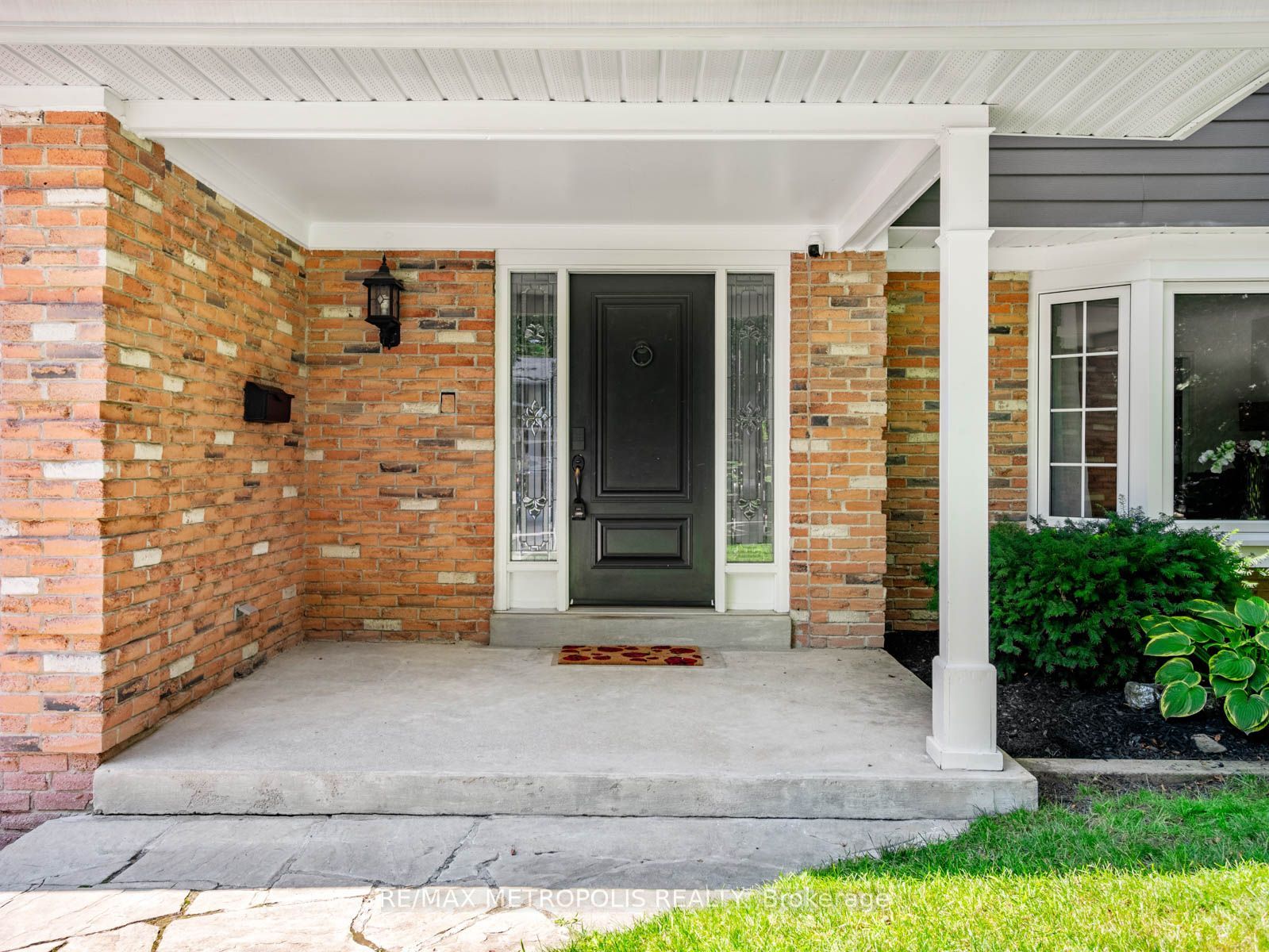 144 All Saints Crescent, Oakville, ON L6J 5Y8 photo 3