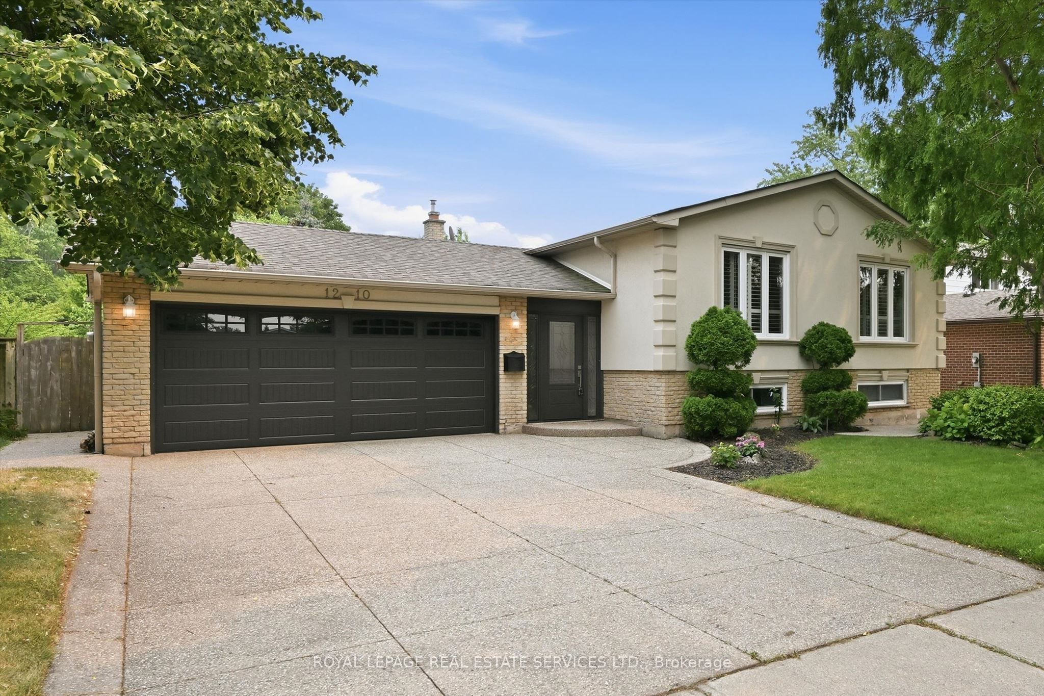 1210 Grand Boulevard, Oakville, ON L6H 2X5 photo 2