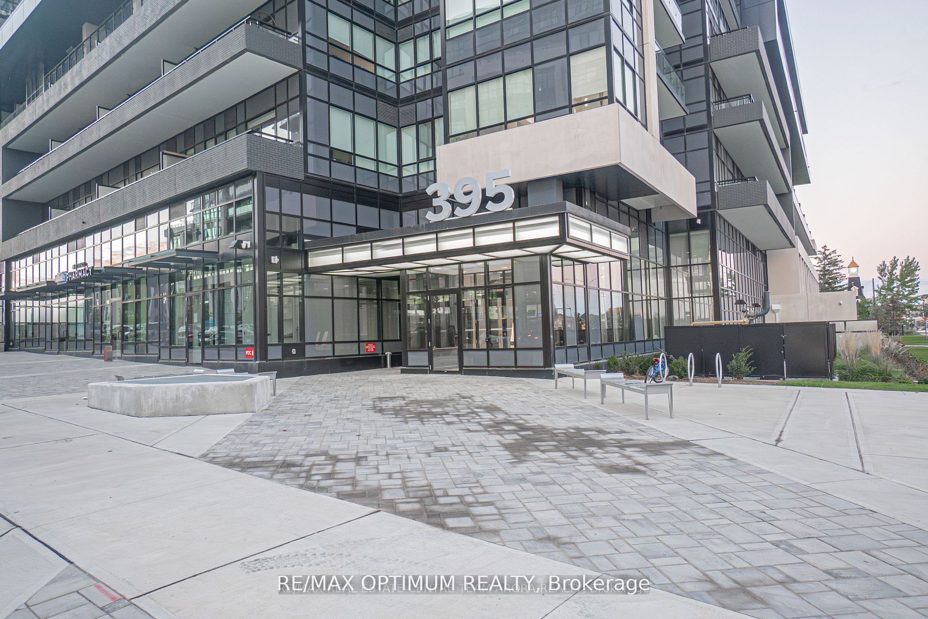 395 Dundas Street W 219, Oakville, ON L6M 4M2 photo 3