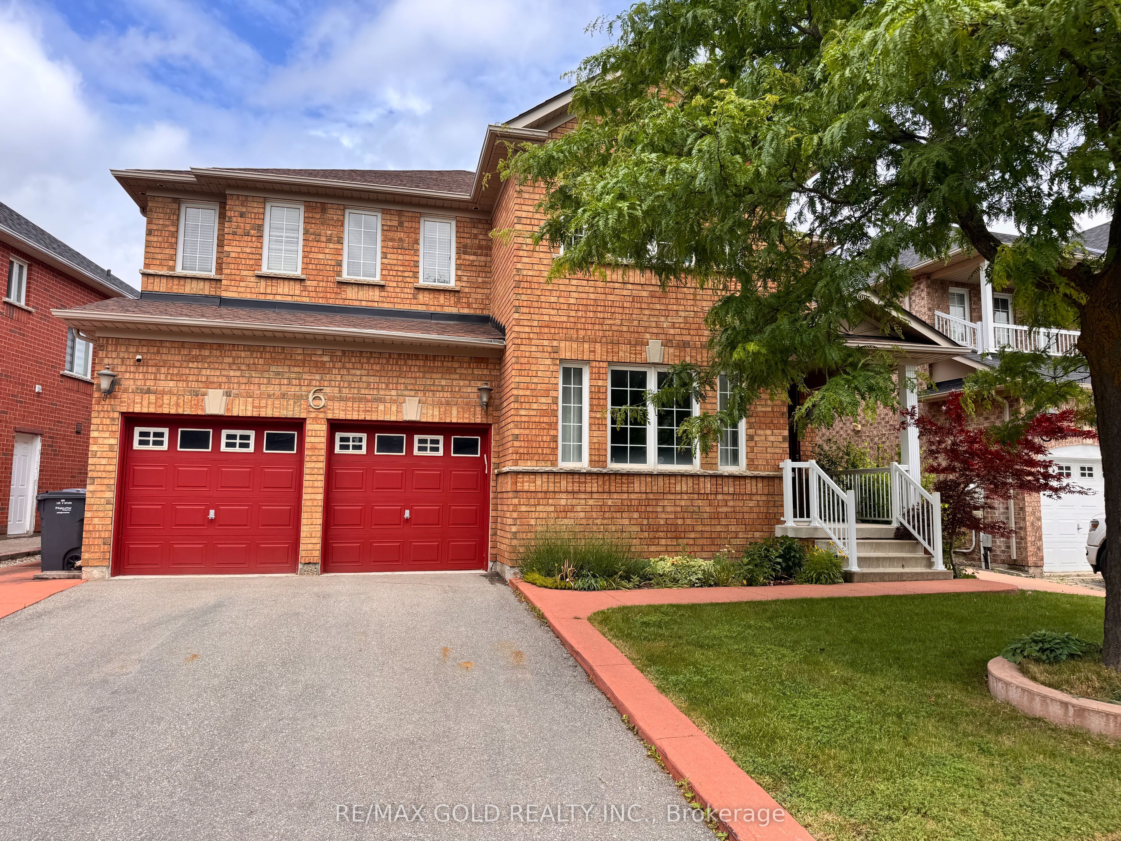 6 Nina Place, Brampton, ON L7A 2E4