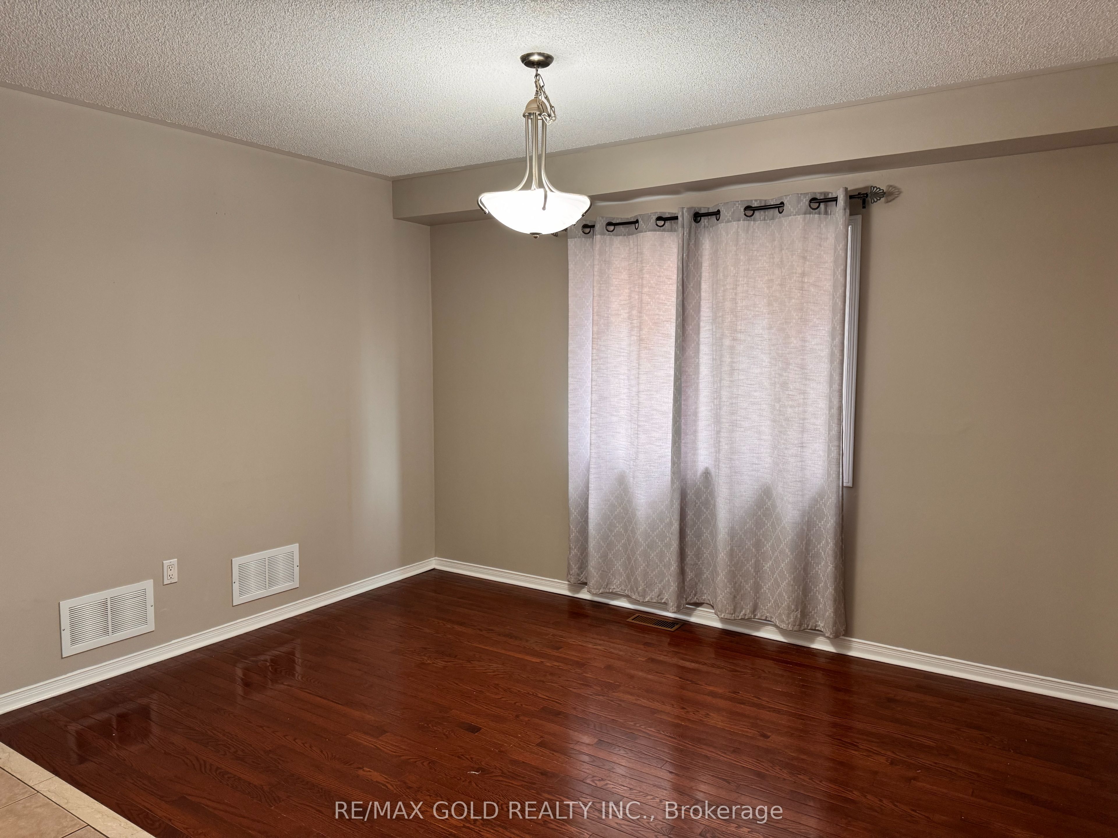 6 Nina Place, Brampton, ON L7A 2E4 photo 4