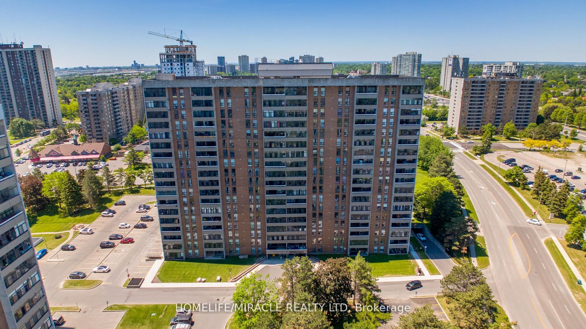 15 Kensington Road 907, Brampton, ON L6T 3W2