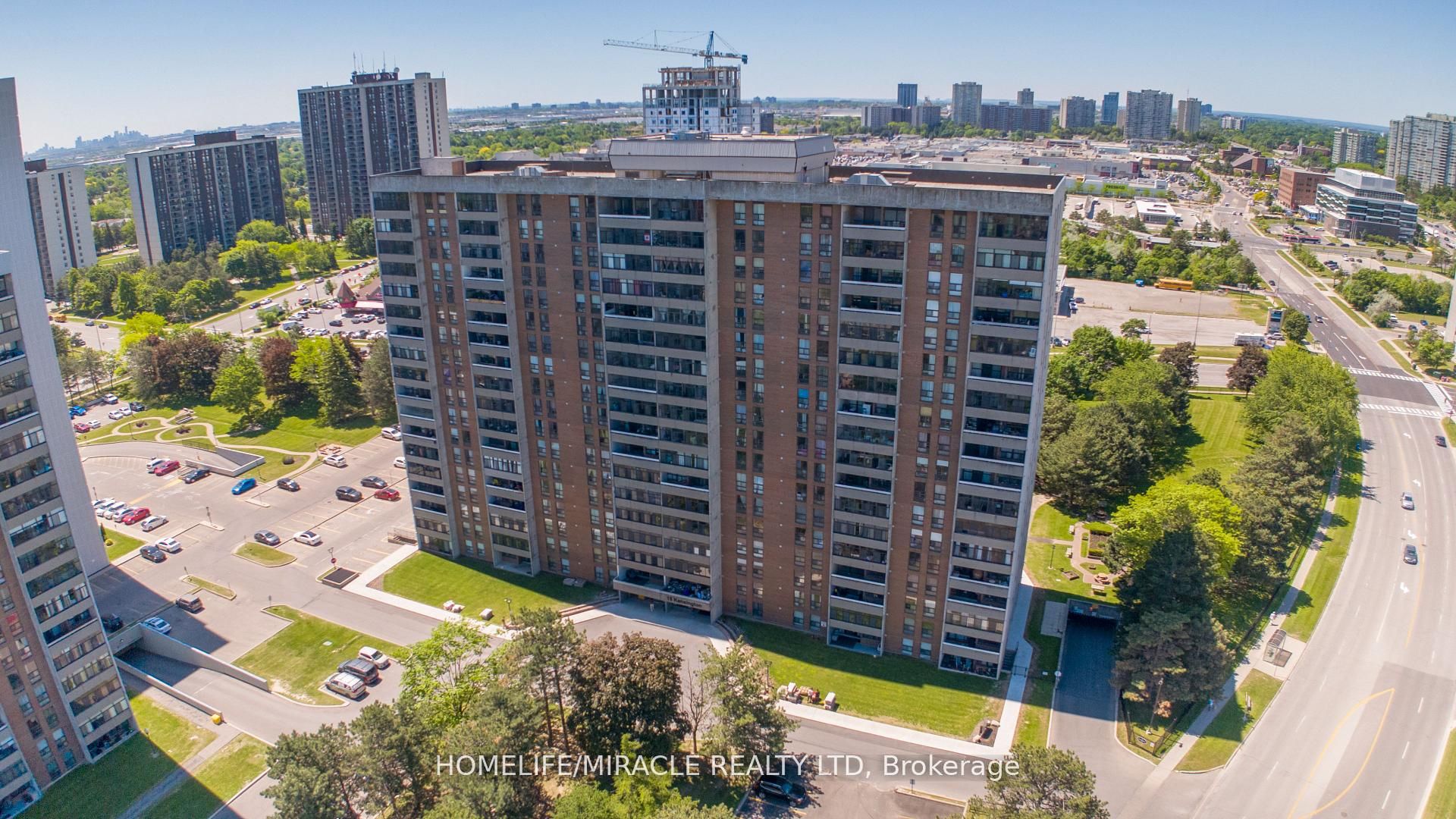 15 Kensington Road 907, Brampton, ON L6T 3W2 photo 2
