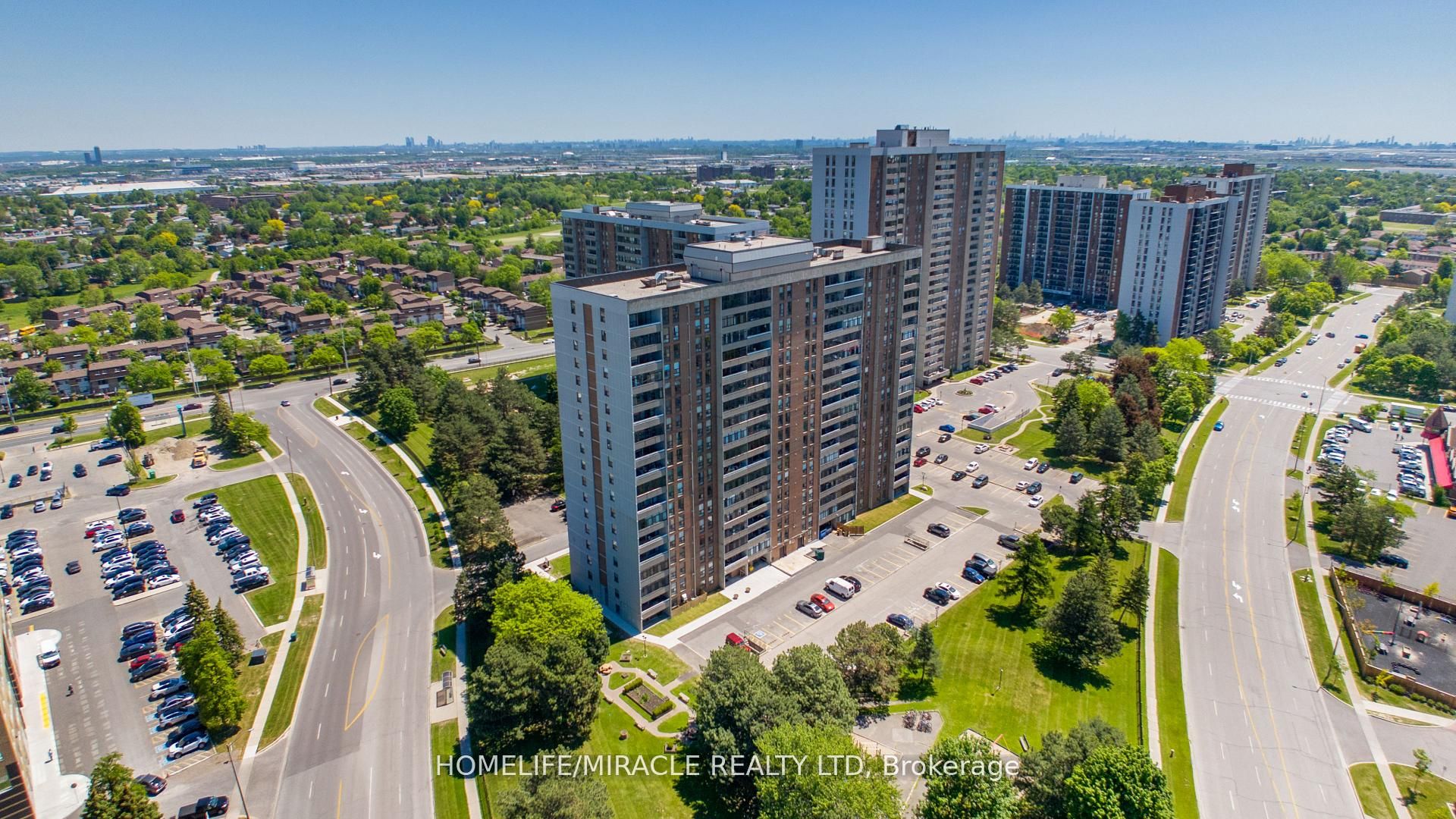 15 Kensington Road 907, Brampton, ON L6T 3W2 photo 4