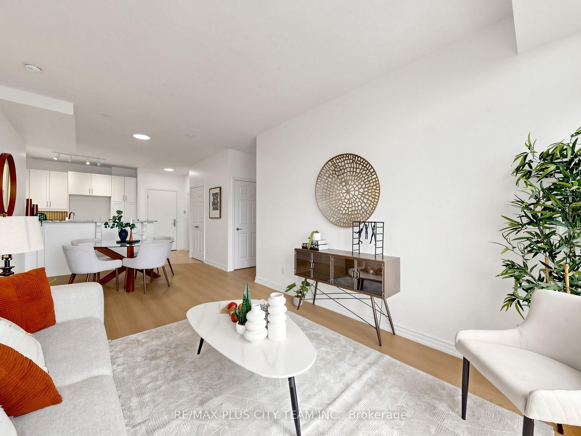 1135 Royal York Road 1009, Toronto, ON M9A 0C3 photo 4