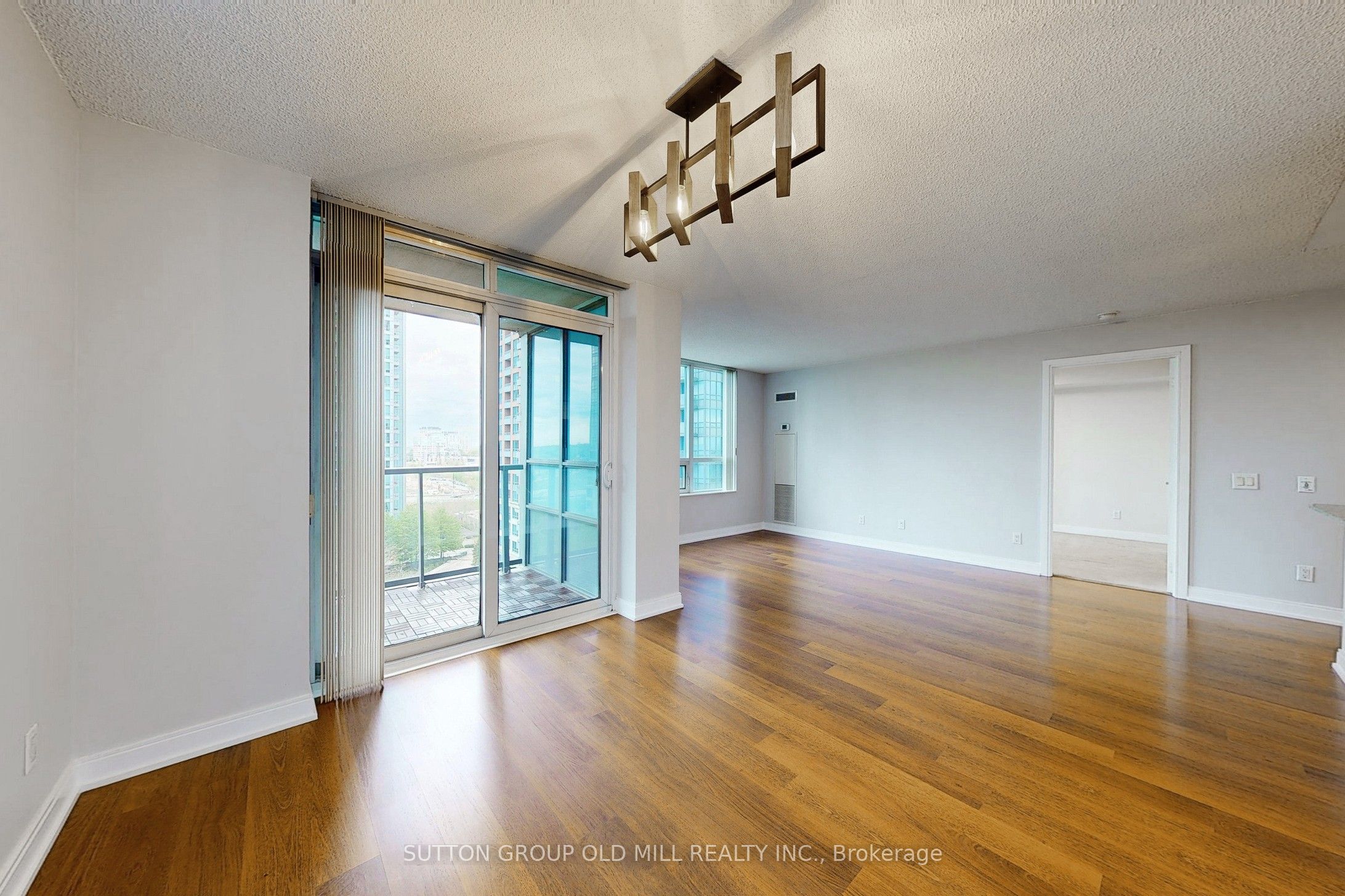 35 Viking Lane 842, Toronto, ON M9B 0A2 photo 3