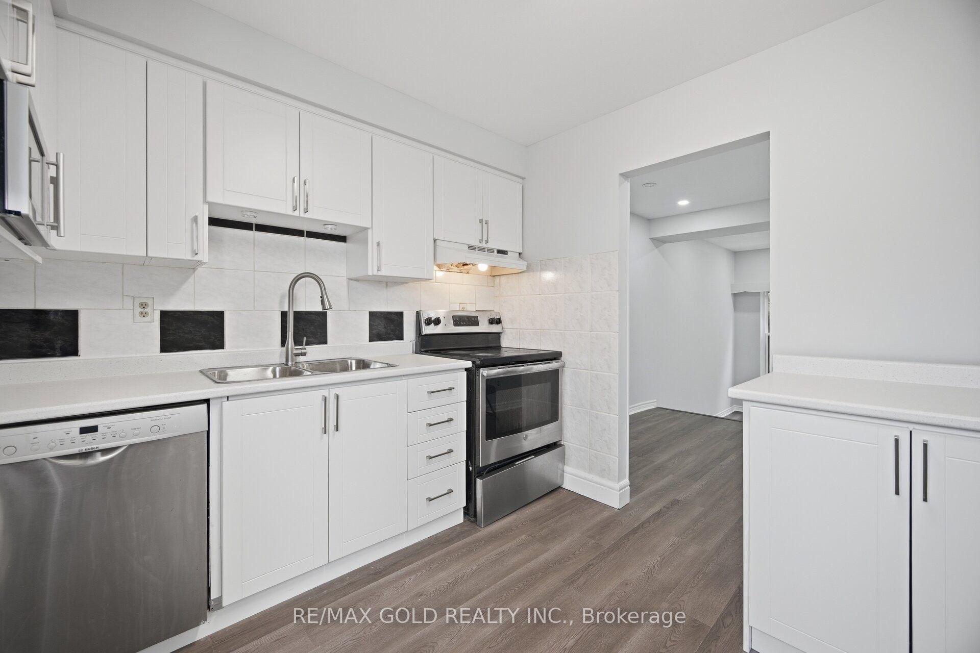 16 Crawford Drive, Brampton, ON L6V 2C7 photo 3