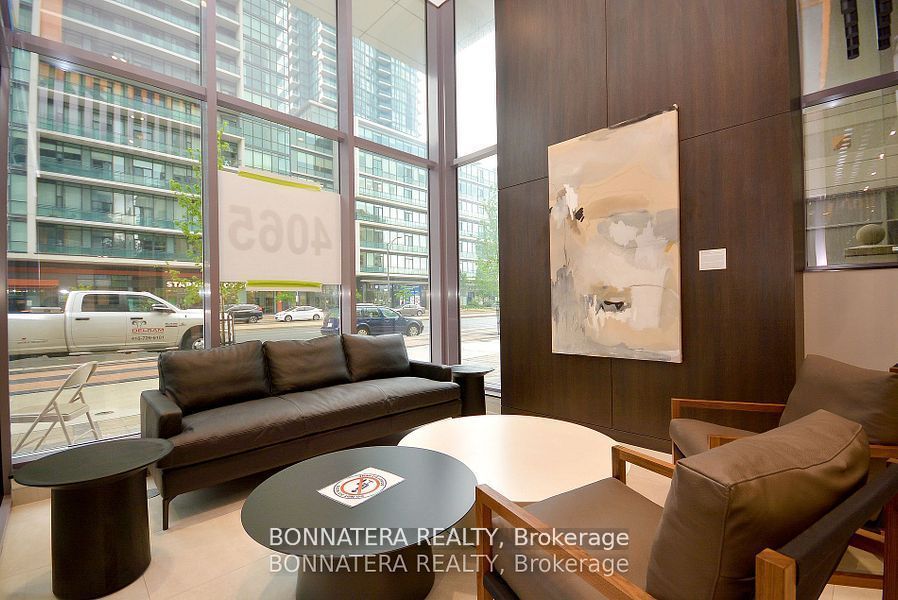 4065 Confederation Parkway 1608, Mississauga, ON L5B 0L4 photo 2