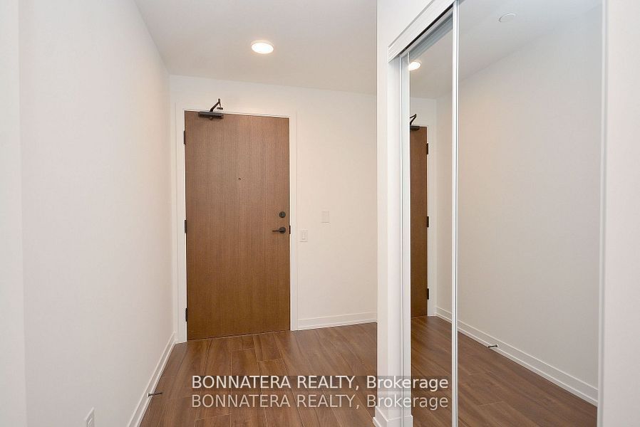 4065 Confederation Parkway 1608, Mississauga, ON L5B 0L4 photo 4