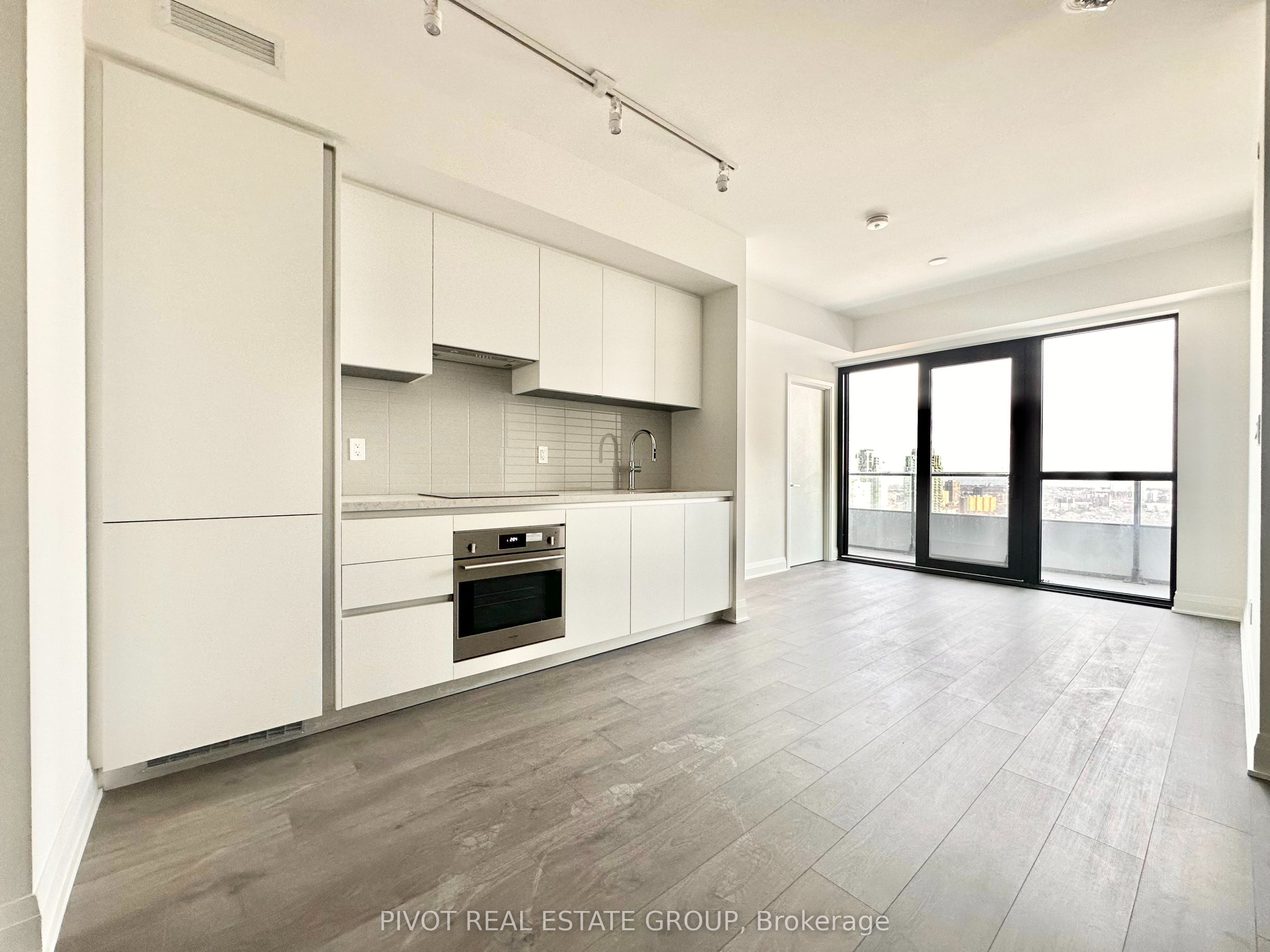 2 Erskine Road 3903, Mississauga, ON L5B 0S1