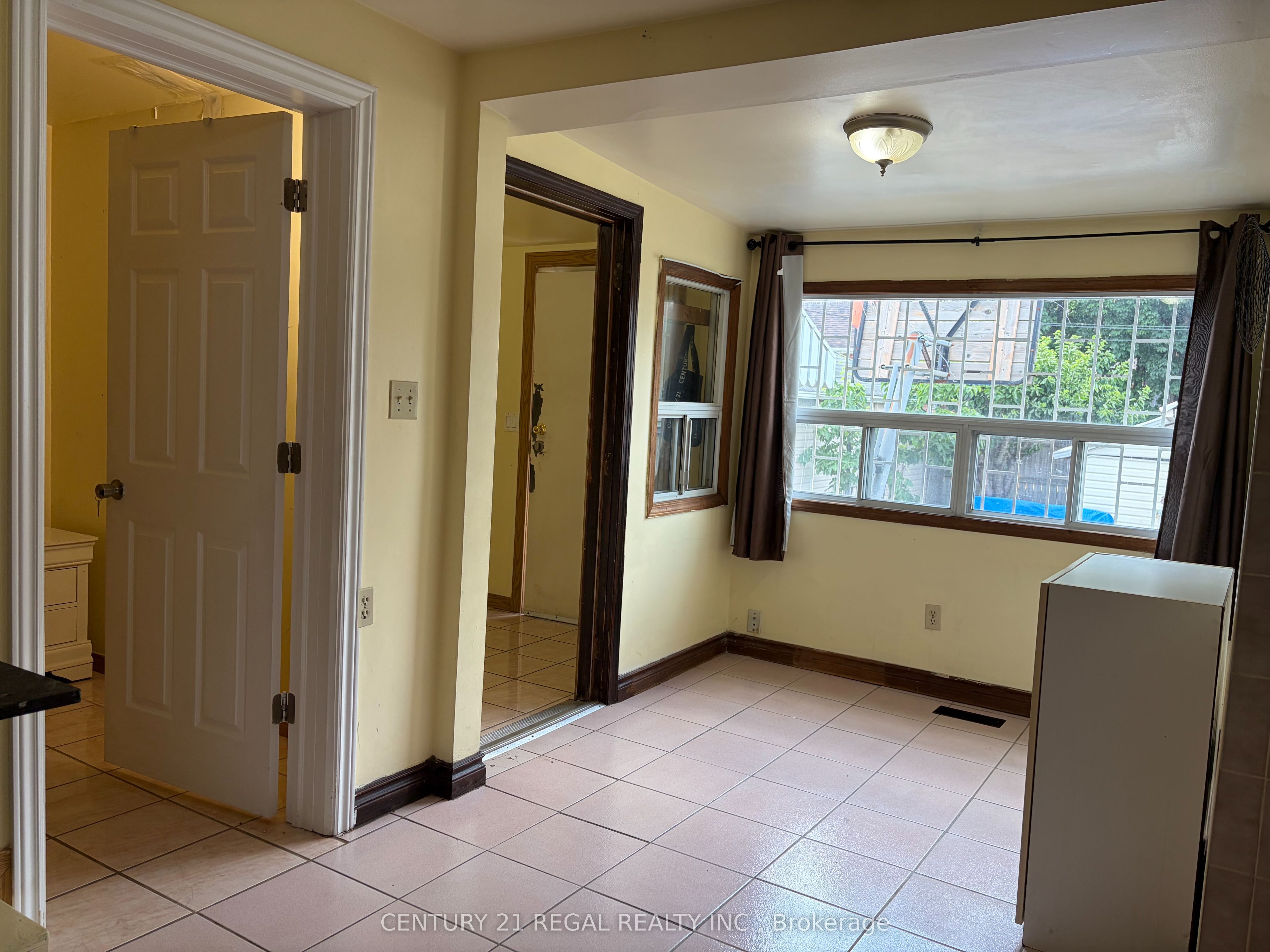 690 Jane Street, Toronto, ON M6N 4A8 photo 2