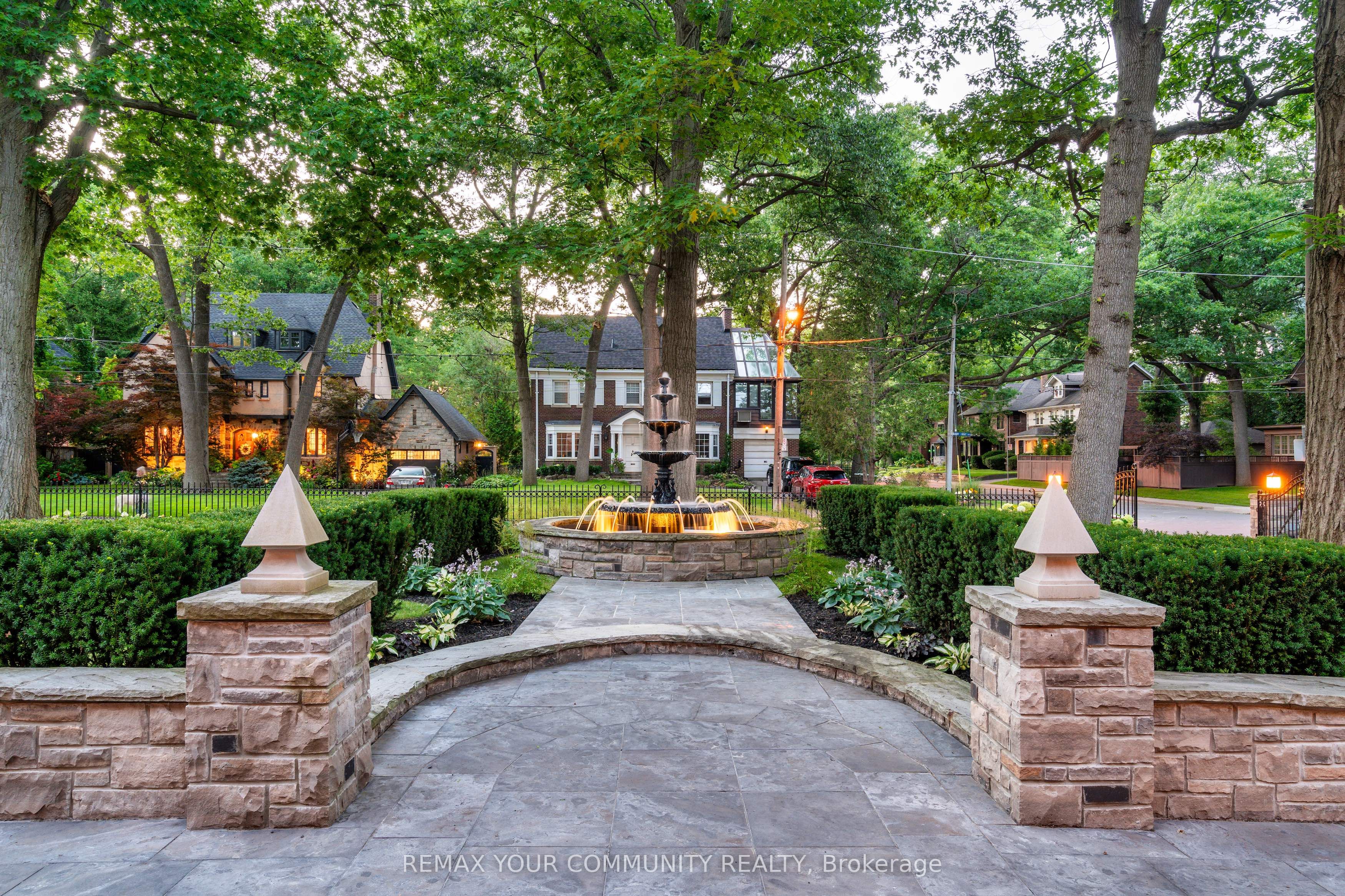 57 Baby Point Crescent S, Toronto, ON M6S 2B7 photo 5