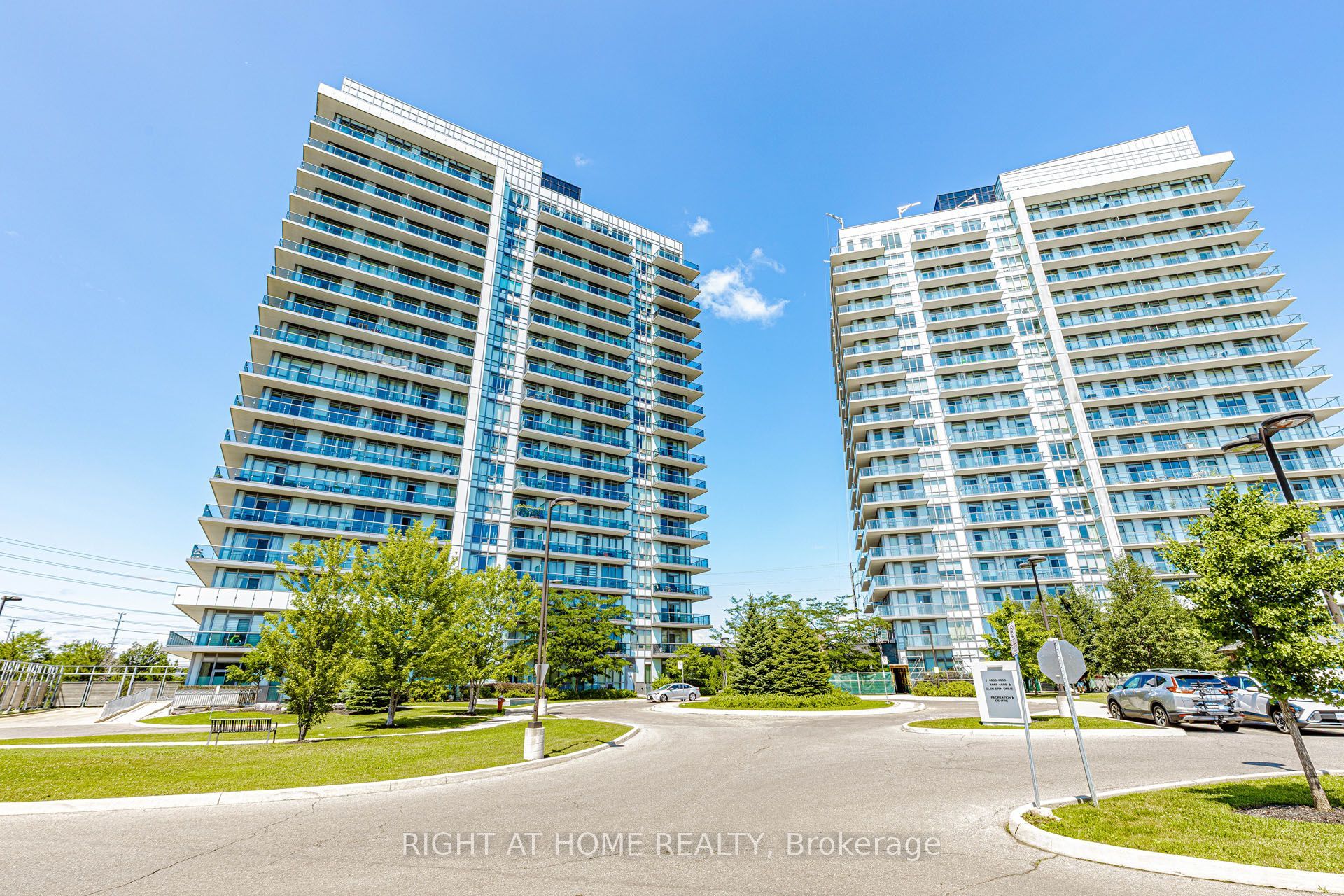 4633 Glen Erin Drive W PH03, Mississauga, ON L5M 0Z7