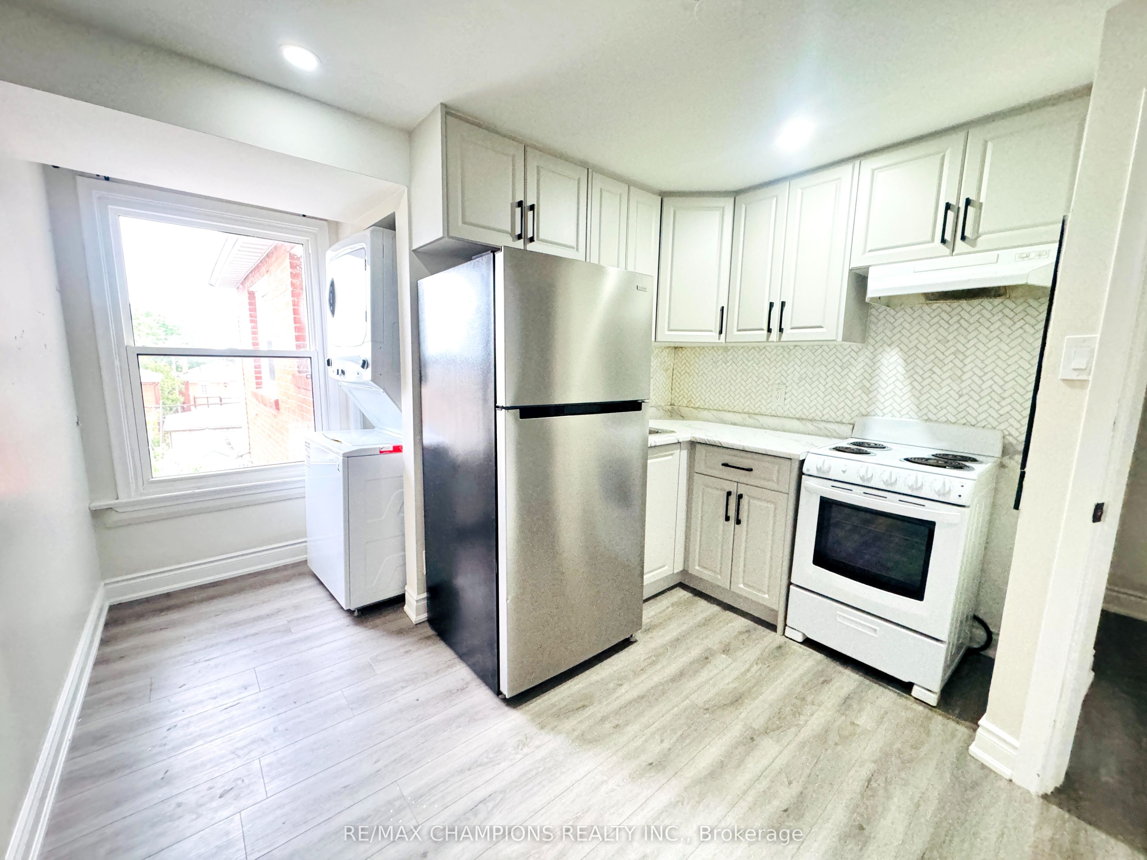 196 Caledonia Road 2nd, Toronto, ON M6E 4S7 photo 3