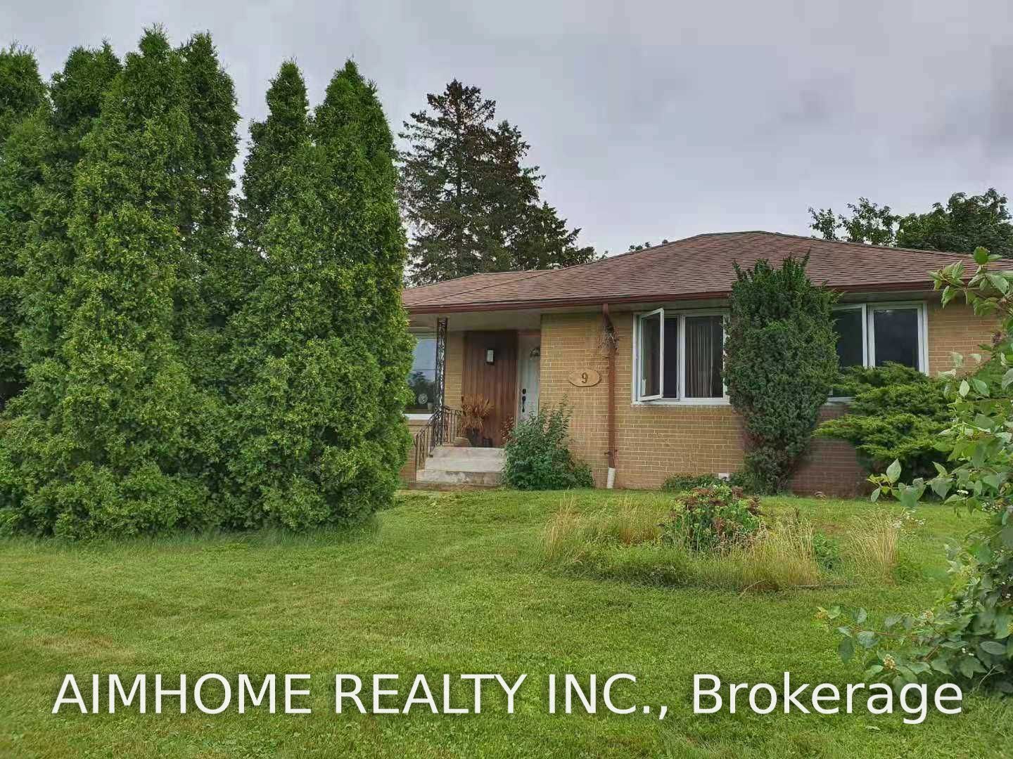 9 Maldaver Avenue Main, Mississauga, ON L5M 1W4